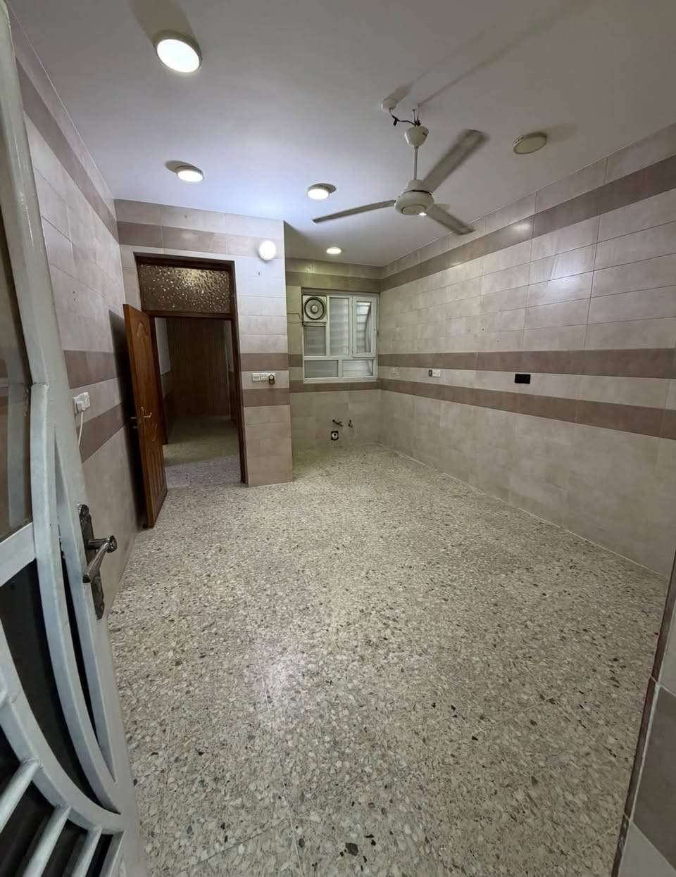 🏠 مشتمل طابق أول معزول للإيجار
📍 المنصور – حي العربي
غرفة نوم + صالة + مطبخ + حمام
❄️ مجهز بسبلت
👨‍👩‍👧‍👦 عوائل فقط
📞 ***********
