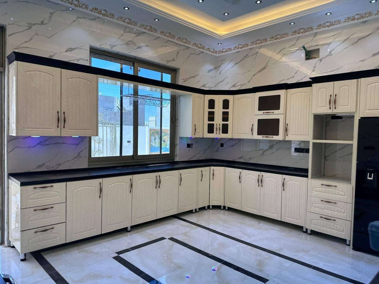 المطبخ مو مجرد مكان نطبخ بي
هو الروح الحقيقية للبيت والزاوية اللي تجمعنا كلنا
من نتعب على تفاصيله ونرتبه بالشكل الصح البيت كله يرتّب وياخذ طاقة تختلف
الشغلة مو بس تفصيل خشب أو ديزاين حلو الشغلة راحة بال وأماكن نتكاثر بيها وتعيش ويانا سنين طويلة بدون تعب
متوفر لدينا الدفع بـ نظام النقد الاقساط 
للاستفسار والحجز
***********
نبذه بسيطه عن شغلنا 👇
اي تصميم مموجود مستعدين ننفذه بجوده عاليه وسعر كلش مناسب
