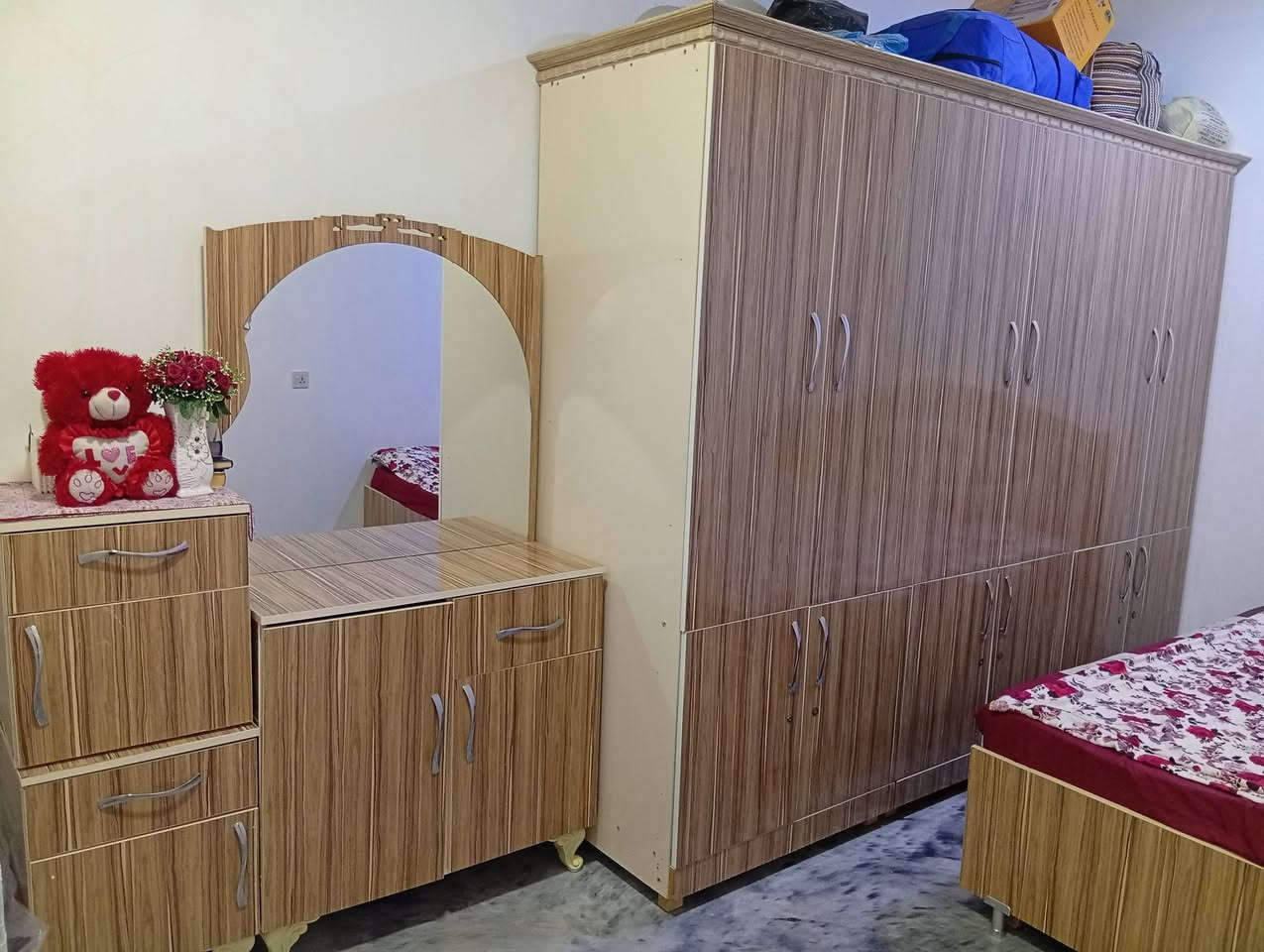 ژوری نوستنی کامل بۆ فرۆشتن مەعرەزەکە 270سم سیستەم و مێز توالێت و تەپڵەک هەموی ئیشی دەستکردە زۆر محکەم و چاکە سعریشی 375هەزار و مەعامەلە***********
