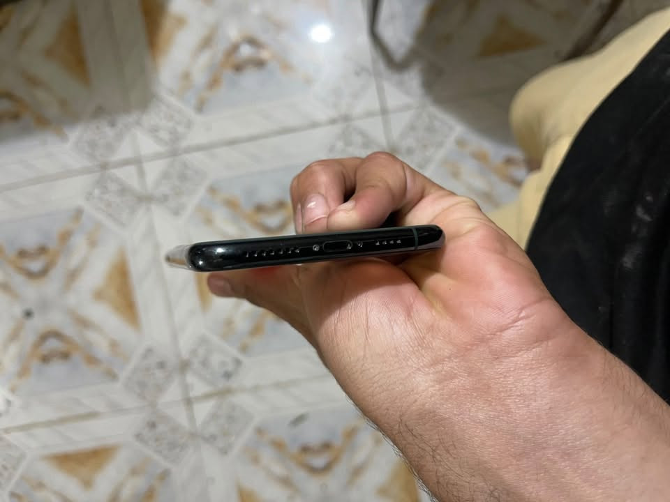 السلام عليكم آيفون ١١ برو ماكس للبيع او المراوس حسب الرغبة
الجهاز مبدل بي فقط شاشه نوعية أولد كلش زينه وبيها ضمان والفيس إيدي يخربط فقط والباقي كفاله بطاريه ٧٧ بلاديه وصرفه كلش زين  ذاكره ٢٥٦ شرق اوسط نموذج m المرغوب السعر ٢٨٠ وبي مجال حك الجيه الجهاز كلش نضيف وجديد ع فحص للتواصل *********** بي واتساب مكاني بغداد قضاء المحمودية
