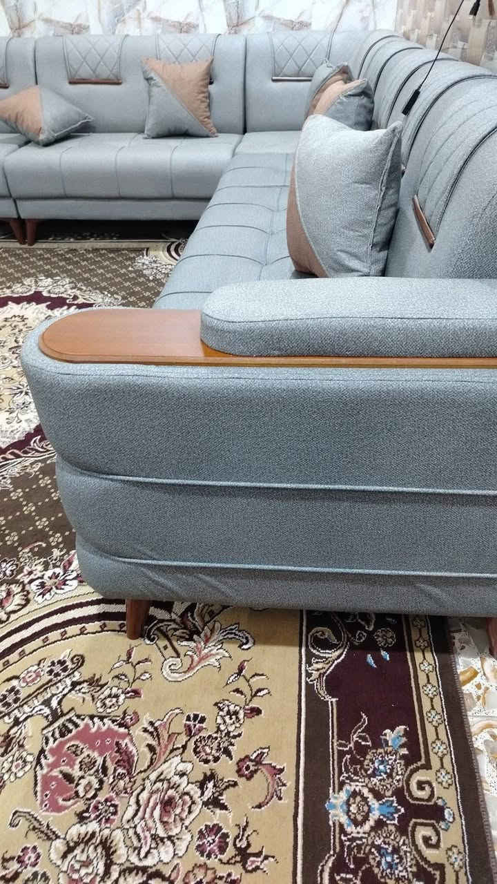 من رخصة مدير الكروب 
تخم ديوان كورنر قياس ١٤ متر ٢٠ مقعد موديل ابو الطبله جديد مامستخدم تفصال خشب بلوك اسود الثقيل خالي من ال ان دي اف سفنج مضغوط مميز طبي بولستر قماش كتان ناعم تركي ضمان حقيقي ٥ سنوات اتصال *********** متوفر واتساب

