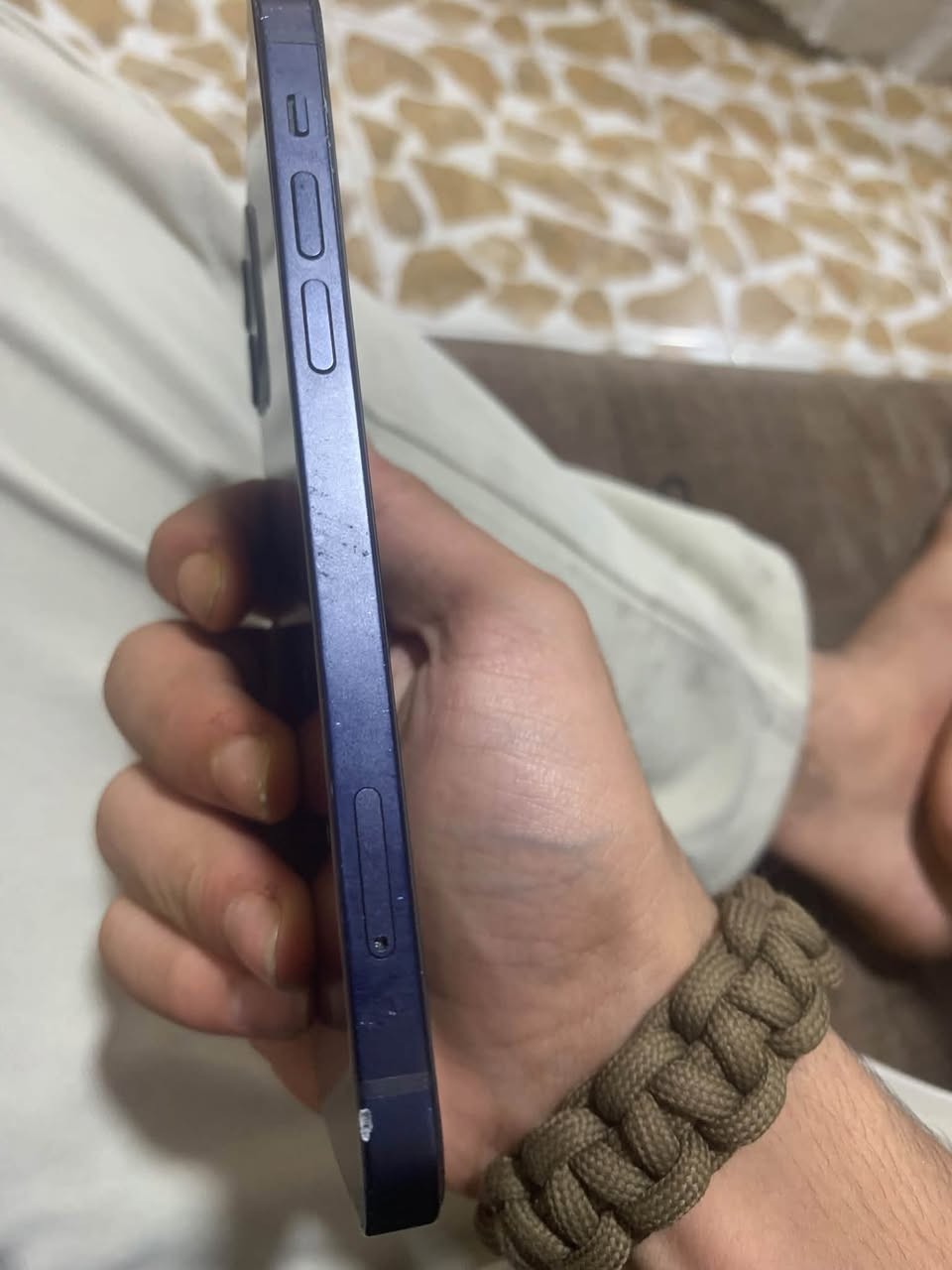 سلام عليكم آيفون ١٢ عادي مبدل بطاريه وشاشه اصليه شرط فيس ايدي شغال الجهاز بي مشكله الفلاته مال نت يردله تبديل ذكره ٦٤ سعر ١٨٠ بي مجال لحد يكسر بجهاز يرحم والديكم
