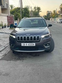 جيب شيروكي موديل 19 لمتدد فول موصفات عدا الفتحه محرك 6 سلندر حادث موضح...