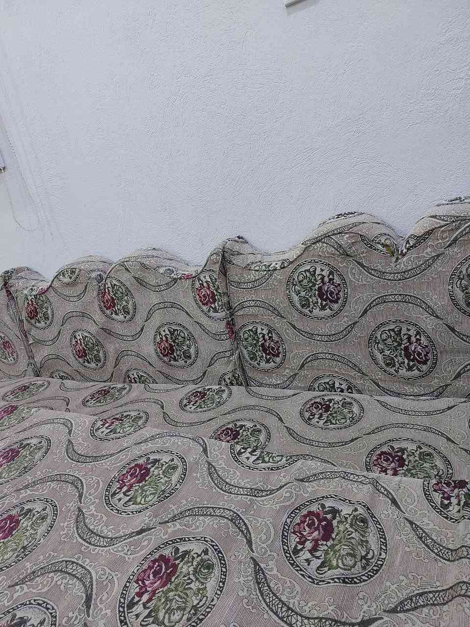 جلسة كاملة • ٧ مقاعد • حي الحر