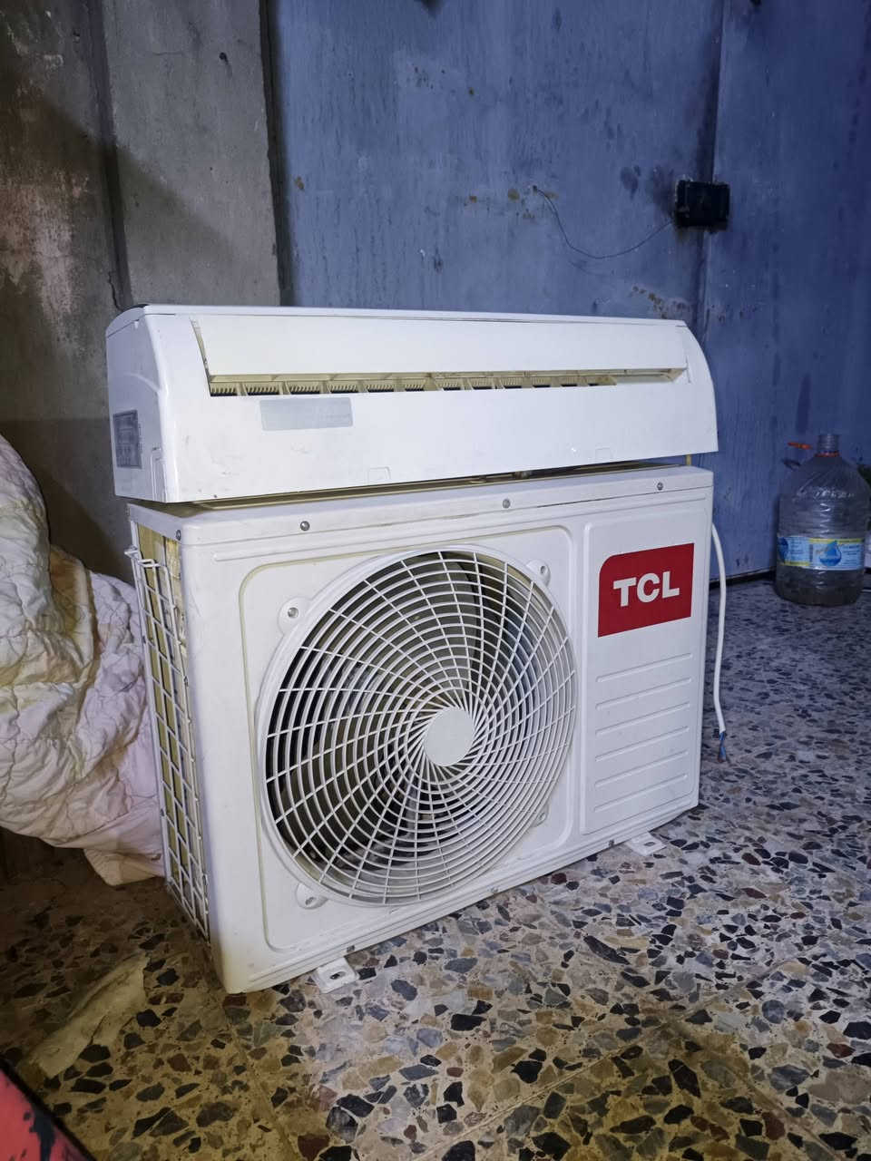 سبلت 1 طن TCL اخو الجديد
للبيع بسعر 260 وبي مجال بسيط استخدام موسم 
مداخل تصليح وكلش نظيف مكاني زعفرانية 
***********
