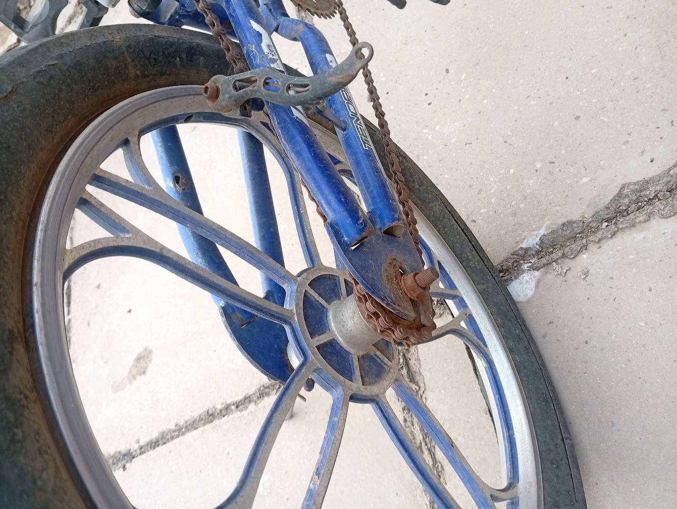 بايسكل BMX • بحاجة تصليح • حي اور ام الكبر