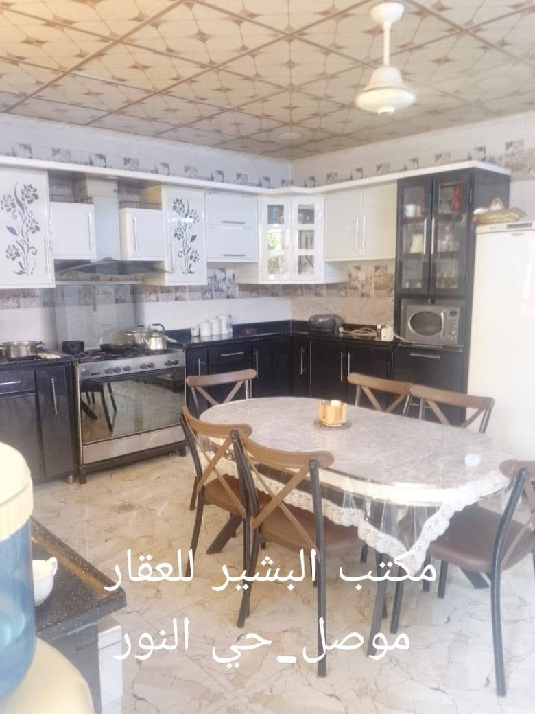 دار للبيع في الموصل حي الاعلام قرب مدرسة منارة الموصل وقريب عن دانيه ماركت ..
المساحه 240  متر  واجهه 10 متر 
طابق واحد 
غرفتين نوم هول كبير واستقبال مطبخ وصحيات مع بيتونه كبيره في الطابق الثاني ومناور جانبيه عدد 2  مع كراج كبير وحديقه اماميه 
الدار ملك صرف طابو والمكاتبه مع الشرعي

يقع على شارع عريض 12 متر 
للاستفسار الاتصال على ارقام المكتب ..
***********
*********** 
او مراجعة المكتب في الموصل حي النور سايدين دانيه ماركت قرب افران العائله مقابل صيدلية الكوثر ..
