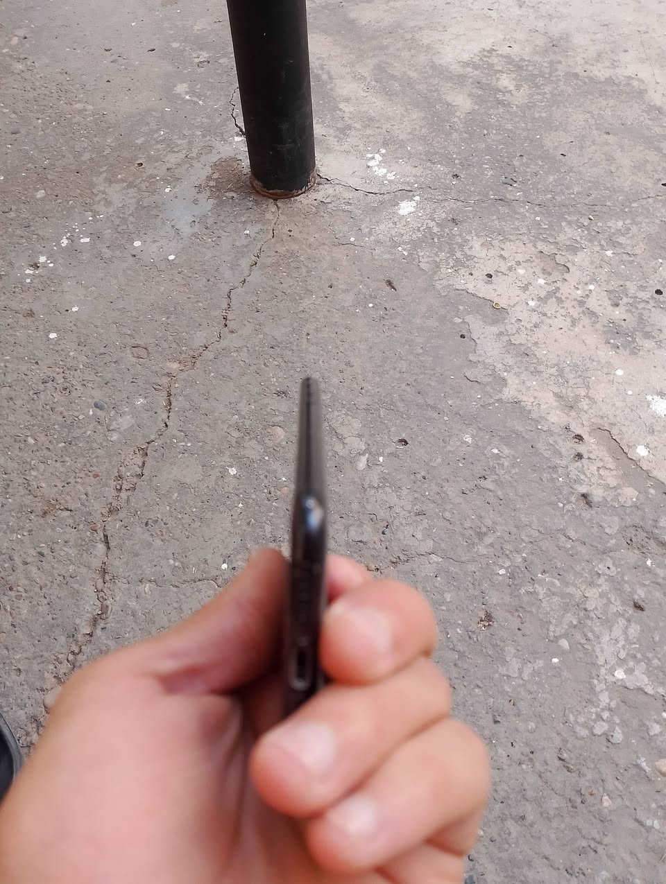 السلام عليكم ايفون SE للبيع جهاز نضيف كلش ما مفتوح صور الحاسبه موجود ذاكره 128كامره تخبل جهاز مال بيت يعني شاحنه اشتريتها جديده مال ايفون اصليه للاستفسار مراسله الصفحه
