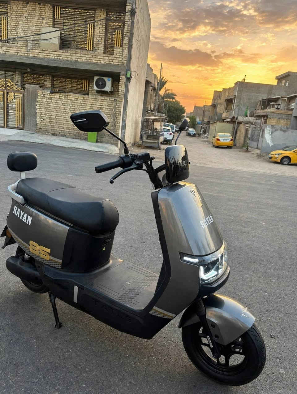 السلام عليكم
دراجه Rayan للبيع الشكل الجديد
مستخدم كلش قليل 
إدراجه فول قبل شهر من اشتريتها 
لدراجه 6 بطاريات كبار 
نضام 3سرع+ 65حقيقي
لشحنه لوحده تمشيك 65كيلو عدل
شاحنتها الاصليه مو تجاريه وياها
 إدراجه ما ناقصها شي شرط لفحص ع ضمان 
سعر700 مكان الدوره
***********
