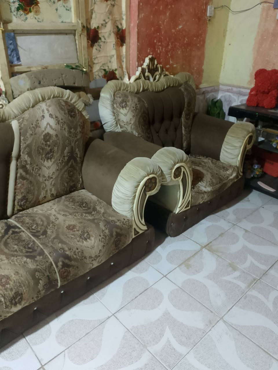 قنفات اربع قطع نضاف كلش سعرهن ميتين قفل عنوان بصره تنومه ***********
