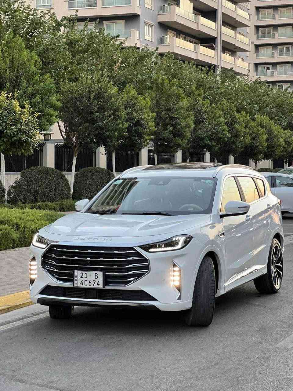 2024 Jetour X70 Plus (Luxury)
بێ بۆیاخ تەنها پەڵەیەکی زۆر بچووک کارتی هەیە
ماوەی ڕۆیشتن: 48,000 کیلۆمەتر
بزوێنەر: 1.6 لیتر توربۆ، 4 سلندر (~194 بۆ 197 ئەسپە هێز)
گێڕبۆکس: 7 گێڕی ئۆتۆماتیک (دۆبڵ کلاچ - DCT) لەگەڵ شوێنی گۆڕینی گێڕ لەسەر سۆکان (Paddle Shifters)
سیستەمی ڕاکێشان: پێشەوە (FWD)
ژمارەی کورسی: 7 کورسی (3 ڕیز)
دۆخەکانی لێخوڕین: Eco (ئابووری)، Normal (ئاسایی)، Sport (وەرزشی)
ویلی ئۆتۆمبێل: 20 ئینجی ئەلەمنیۆمی وەرزشی
سەقف: پانۆرامای شووشەیی گەورە (62 ئینج)
ڕووناکی: لایتی LEDی تەواو لەگەڵ لایتی ڕۆژانەی (DRL) زنجیرەیی
دەرگای سندوقی دواوە: کارەبایی (توماتیک)
ئاوێنەکان: کارەبایی، گەرمکەرەوە، و داخرانی ئۆتۆماتیکی لەگەڵ پڕۆژێکتەری بەخێرهاتن
سێنسەری باران بۆ جامسڕی ئۆتۆماتیک دیزاینی ناوەوە و ئاسوودەیی
ڕەنگی ناوەوە: کوشنی جڵدی کۆمفۆرت بە دوو ڕەنگی نایابی خاکی و پڕتەقاڵی
سۆکان و دەشبول: داپۆشراو بە چەرمی خاکی نەرم و سۆکانی چەند تایبەتمەندی
کورسییەکان: سیستەمی کارەبایی بۆ کورسی شۆفێر و سەرنشینی پێشەوە لەگەڵ سیستەمی بیرگە (Memory)
ساردکەرەوە و گەرمکەرەوەی کورسییەکانی پێشەوە
ڕووناکی ناوەوە: LEDی فرەڕەنگ و گۆڕاو (Ambient Lighting)
سیستەمی ساردی و گەرمی: ئۆتۆماتیک بۆ چەند ناوچەیەک لەگەڵ شوێنی هەوا بۆ دواوە و پاڵێوەری هەوای CN95
دەستپشتی ناوەڕاست: خاوەنی بەشی ساردکەرەوە و گەرمکەرەوە تەکنەلۆژیا و زانیاری
شاشەکان: سێ شاشە، دوو شاشەی 10.25 ئینج (شاشەی زانیاری شۆفێر + شاشەی سەرەکی بەلمس) وە شاشەی تایبەت بە کۆنتڕۆڵی ساردی و گەرمی هەوا و کوشنەکان
Nrx:175
***********
*********** السليمانية, العراق
