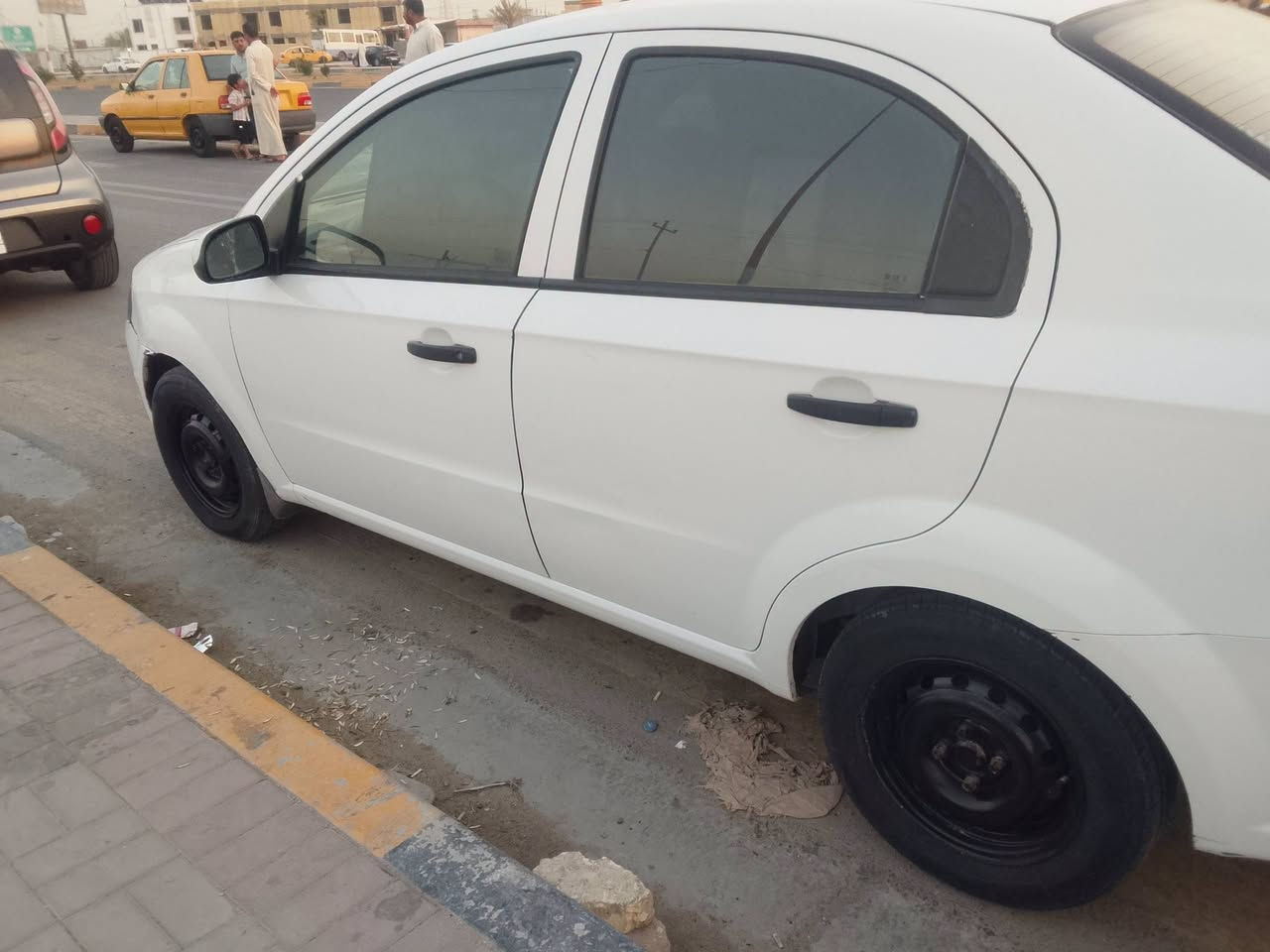 للبيع بدون مراواس افيو مديل2016خليجي مكينه 1600كير محرك على الشرط حداديه جديده تبريد على الشرط بيه جاملق مبدل وصندوك الجنطه بدون عابر سنويه جديده السعر 77وبيه مجال بسيط ***********
