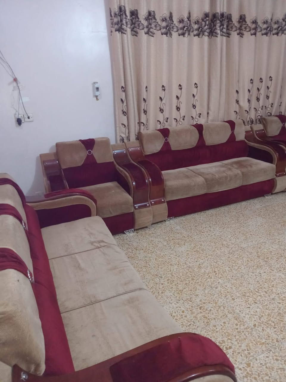 تخم للبيع مابي ضرر سعره 250 مكاني الديوانيه حي الحضاره ***********
