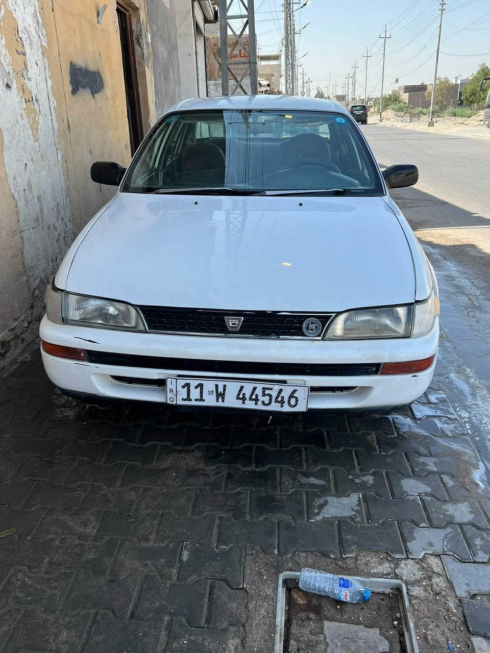 سلام عليكم 
￼ كورولا موديل 1992 
سنويه 2030 تحويل مباشر رقم بغداد 
مثلا ما موضحة بصور سياره بيه رشات مامصبوغ 
كير زين مكينه ناعمه فقط خيط تبخر من القبق 
حداد اماميه 60\100 خلفيه 80/100 
تبريد مابيه داخله حلو 
مكاني ابو الخصيب بهادريه 
السعر 45 
***********
