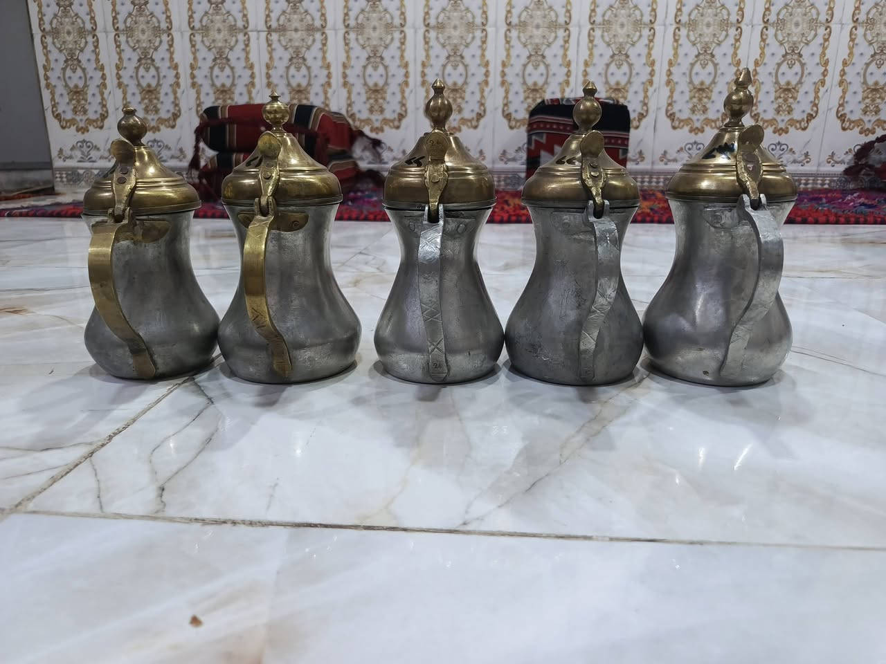 دلال بغدادي للبيع نحاس باله كويتي قياس 23/22/22/21/20 للستفسار اتصل *********** يوجد توصيل
