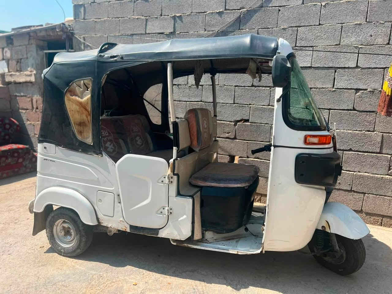 سلام عليكم ورحمة وبركاته تكتك ٢٠٢١شهر ١٢بسنويه مسجله ٢٠٢٢شهر الواحد تحويل مباشر تكتك حلوه مكني بغداد زعفرانيه سعر ٨مليون وبيه مجال الطبين ***********

