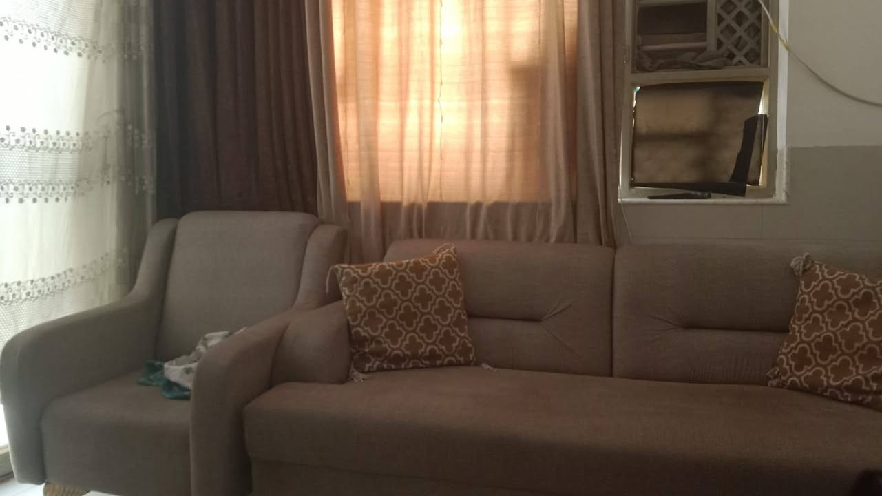 نص تخم قنفات 6 مقاعد صارله 8 اشهر ماخذه بدون ضرر مكان اعظميه سعر 300
***********
