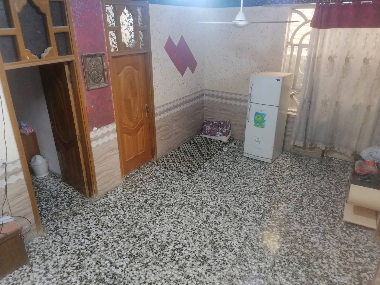 بيت للبيع مساحته 200متر لو امراوس ابيت اصغر  سند 25 طابرو زراعي  بناء جديد 2 غرفة النوم استقبل كلدور مطبخ صحيات 2 حديقه اصغيره المنطقة حي الصدرين قرب مخازن الكهرباء قريب الشارع  الاستفسار خاص السعر مناسب الاستفسار على هذا الرقم ***********
