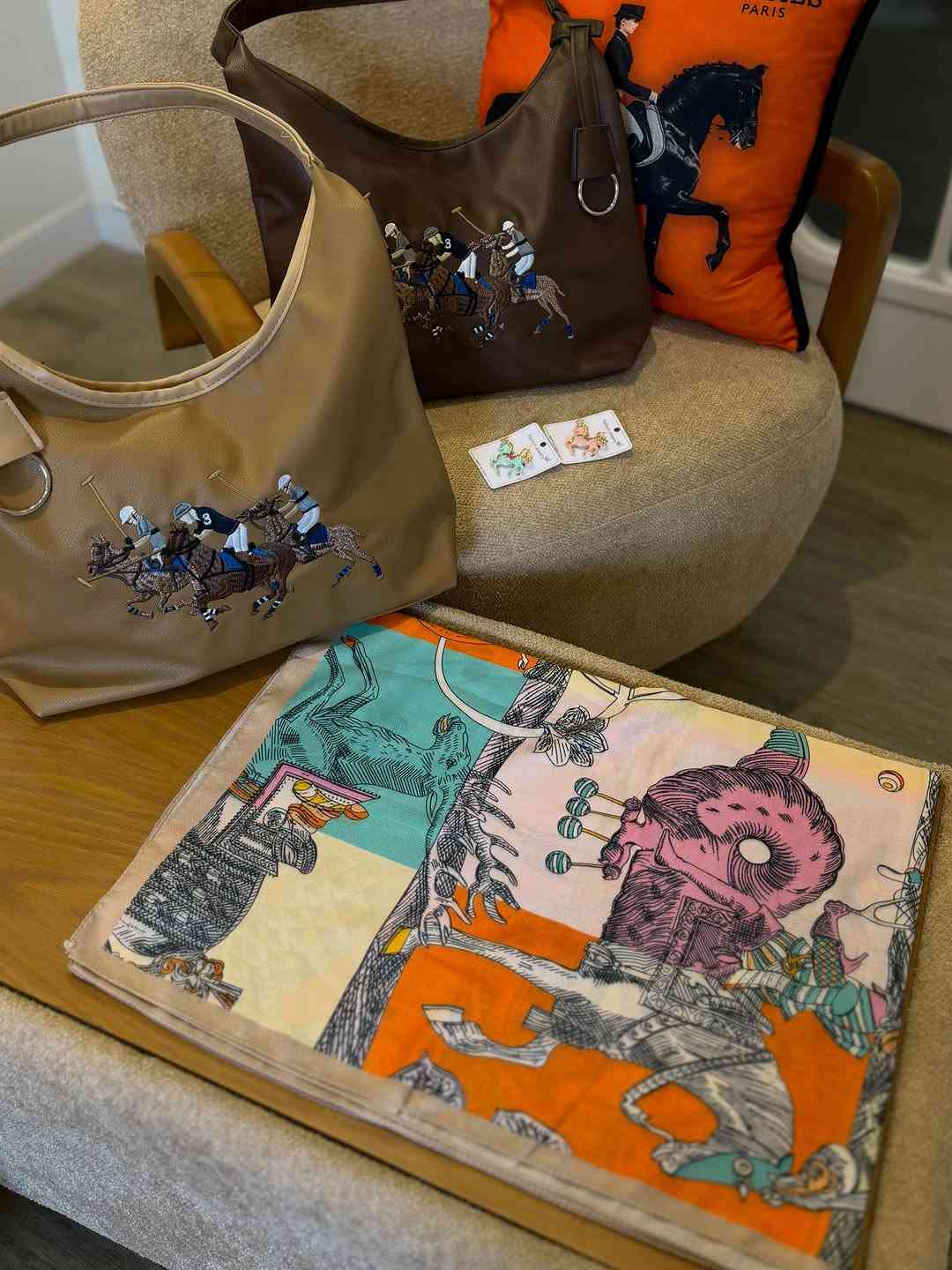 new collection bags and scarves 🍁🍂🎃🥭🐎🎠🏇🐴

توفرت تشكيلة رااااقية وجميييييلة من الحقائب والربطات 🎠🏇🏿🎠😍🤎✨🍁🧡

كوالتي جداااااا جدااااا عااااالي وفخم يليق بزبونات @boutique__nelly 🥰🦋🍂🪄

العدد جدا محدود 

ملاحظة بروش الحصان متوفر ايضا 🎠🎠

للأستفسار يرجى مراسلة الصفحة دايركت🍁🍂✨🥰🎃

يوجد توصيل 🚚 سريع إلى جميع أنحاء العراق 🇮🇶 

#حجاب #ربطات_نسائيه #bag #explorepage
