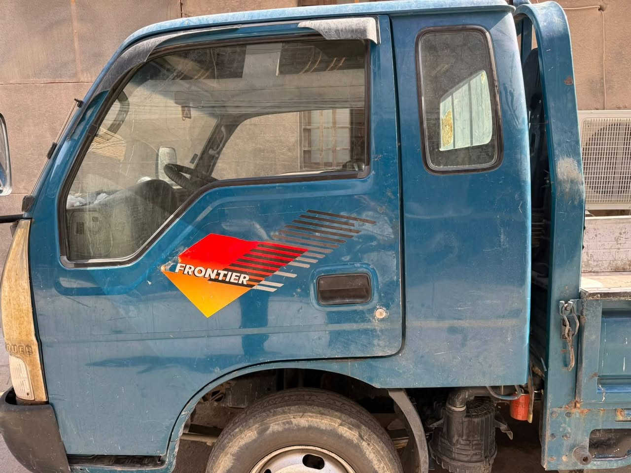 للبيع كيا فحل فنتيره
موديل 2001.  رقم بغداد  سنويه جديده
كلشي مابيه نقص السياره كبل للشغل
قماره وربع  قلاب
تخم كامل تاير 14    وستد 27
تانكي كاز 120 لتر
السعر 77. قفل 
للاتصال ***********
