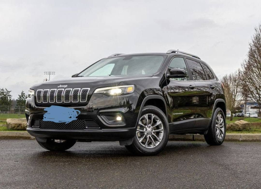 🚨 للبيع جيب شيروكي لاتودو 2019 🚨
🚙 الموديل: Jeep Cherokee Latitude
 📅 السنة: 2019
 🎨 اللون: أسود
 📍 الممشى: 93,000 
 ⚙️ المحرك: 2.4 لتر
 🔘 الدفع: 4×4
 ✨ السيارة نظيفة ومحافظ عليها
🔹 فئة Latitude
 🔹 محرك 2.4
 🔹 كير أوتوماتيك
 🔹 دفع رباعي
 🔹 تشغيل بصمة
 🔹 شاشة وسطية
 🔹 كاميرا خلفية
 🔹 تحكم بالمقود
 🔹 بلوتوث واتصال هاتف
 🔹 مثبت سرعة
 🔹 حساسات خلفية
 🔹 تكييف ٦ قطع
 🔹 زجاج ومرايا كهربائية
 🔹 جنوط ألمنيوم
 🔹 مواصفات أمان كاملة
📌 الممشى 93 ألف قابل للزيادة
💰 السعر: ١٢٥ 
 📍 الموقع: البصرة كرمة علي
 📞 للاستفسار:  ***********

نص مكتوب في الصور:
- السوق المفتوح opensooq
