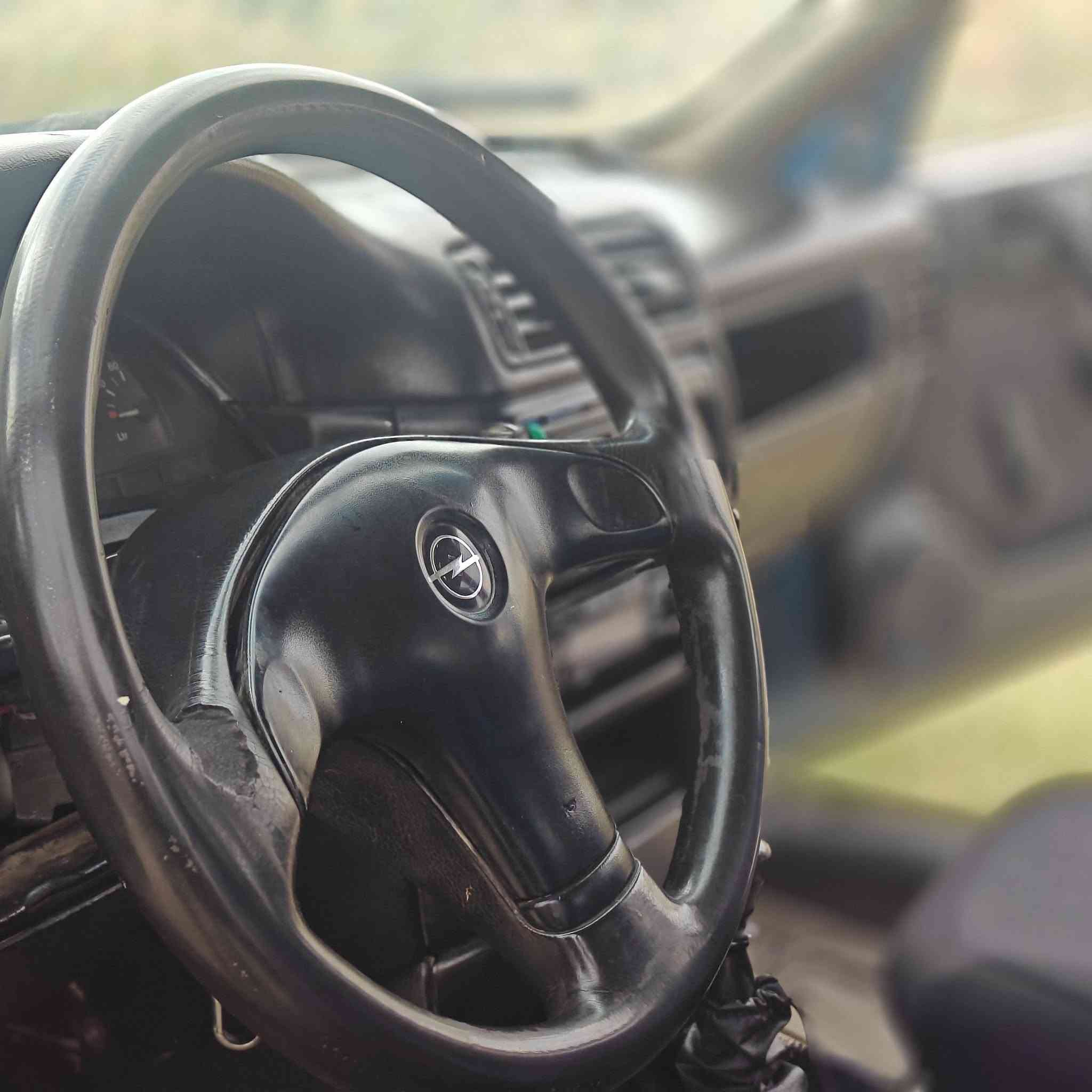 Opel Vectra 1993. اوبل فكترا 
//رجا اقرا النشور بعدها خابر ولاتسالني ع شي هوه مكتوب كدامك //
 رقم اصولي سنويا عاج منتهي سنه 2022شرط التحويل 
               بيه بطاقه بانزين 
حجم المحرك 2.0 
1محرك مثل الساعه لاصرف ولاتبخير 
2معمر الباور شغال بالشرط
3معمر صدر 
4شديت منظومة بريك ABS +دسكات +فلنجات 
5باتري جديد 
6بلكات جدد الاصلي+واير توصيل البلك هم جدد 
7نوزلات طخم كامل مال سوناتا المرغوب 
8ارفلو معير حتا ماتصرف بانزين صرف مابيها 
ا9لدشبول شغال 
10لايتات طخم كامل البلادي كلو جديد 
12دوشمه جديد 
السياره متعوب عليه وما تصرف عليه شي بس دير سلف 
السعر  علق ب تم أو شي يعجبك يوصلك ع خاص أو اتصال ع رقم   ***********   بي واتساب    وكل الهلا 
عنوان السياره ناحيه الزاب
