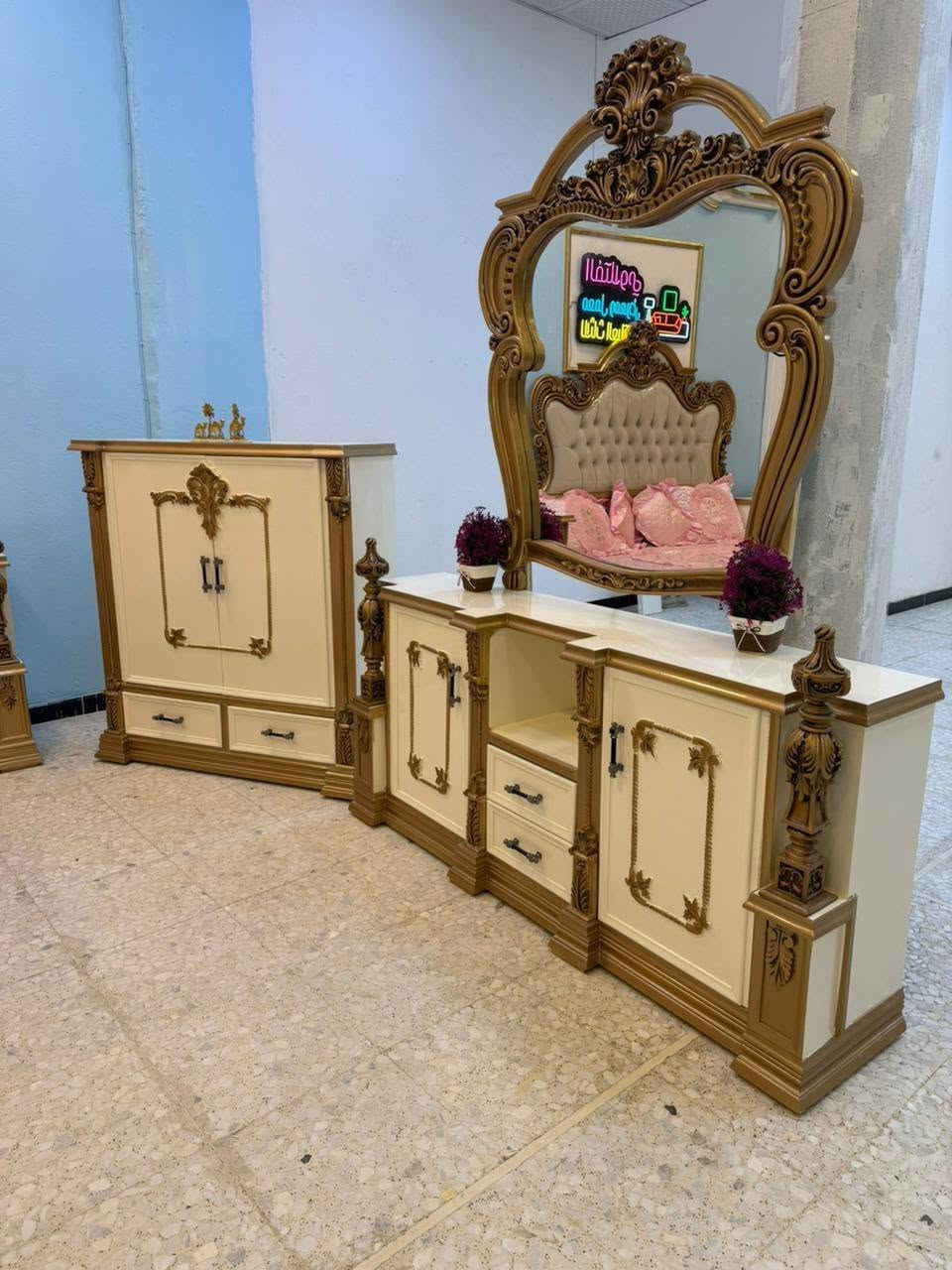 معمل ومعرض الفتلاوي للاثاث العراقي
موديل روما
💥💥 ((4.350.000)) 💥💥
 أربعة ملايين وثلاثة مائه وخمسون الف دينار عراقي
الاتصال أو الحجز 
***********

