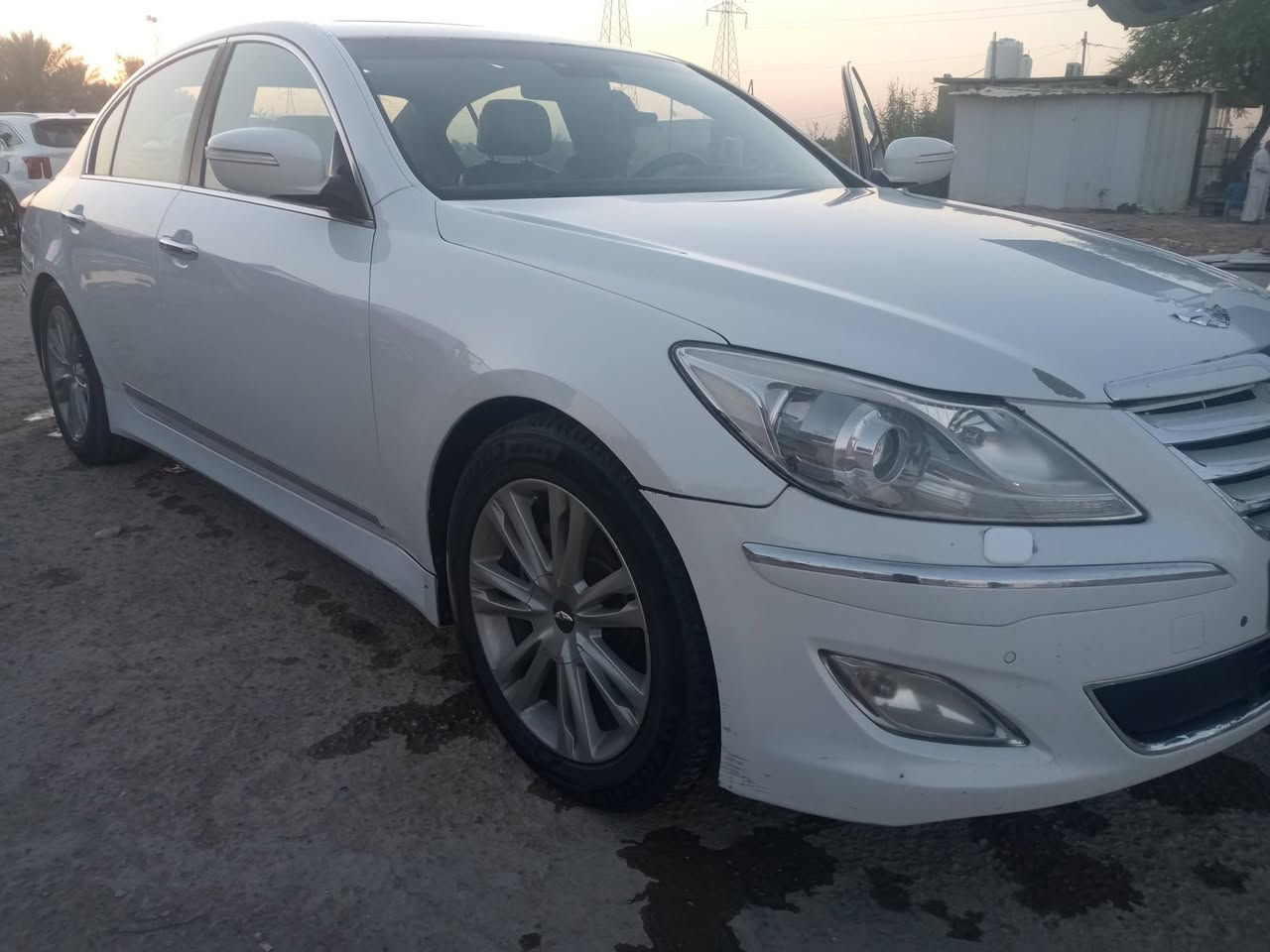 السلام عليكم
للبيع جنسز خليجي 2013 رويال فول الفول
بيها چاملغ امامي صبغ وباب السائق مفتوحه براغيها مبدل بيها نرماده والباقي كفاله  بيها كم شخط بسيطات رقم اربيل دولي ب اسمي تحويل جديده جاهزه لاخير ومانقصها برغي رايدها 120 وبيها مجال قليل كلش مكاني الحله  وبغداد السياره رويال ماكو داعي اكتب مواصفاتها لاستفسار اتصل ***********
