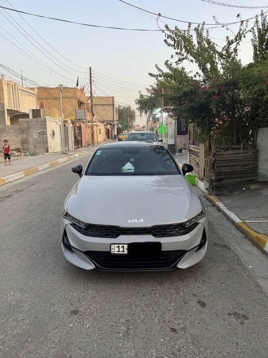 السلام عليكم
K5 2023
Gt line  فول مواصفات
فتحه
تحكمات ستيرن - ستيرنD
تدفئه مقاعد 
تشغيل عن بعد 
داخل جلد احمر 
شحن لاسلكي
اشاير بالمري 
دفع رباعي 
خمس انظمه قياده مو اربعه 🔮
وبعد هواي بيها مواصفات معروفه 

 - حادثها خلفي موجود بالصور 
وبالتحميل انطخت بالشوكيه صار رش شبر جاملغ بدون معجون
وبالعراق شويه بارد بالباب خلف السايق راجع بلاد بدون اي رواج ميبين الا سونار

- جميع الايرباكات سليمه💎

- كفاله شواصي ولغود 
كير ومكينه كفاله و وصول الدهن موجوده ب ٨٥ الف

- ماشيه ٣٣ الف ممشى قليل
رقم بغداد باسمي 

***********

موجود واتساب
