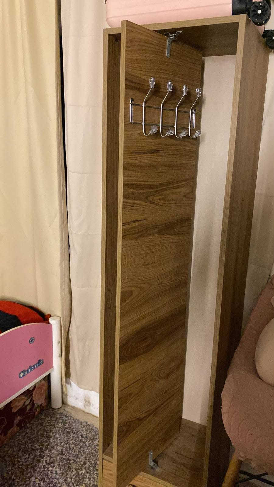 🛏️ غرفة نوم تركية للبيع – نضيفة جداً ✨
غرفة نوم تركية مستعملة بحالة نضيفة جداً، حجمها جبير ومميزة، ومناسبة للغرف الواسعة 🏠

🔸 عدد القطع: 8 قطع
🔸 حجم جبير وتصميم أنيق
🔸 خشب متين وحالة ممتازة
🔸 السرير يحتوي على مخزن
🔸 الزاوية تحتوي على مراية + مخزن
🔸 الغرفة كاملة ومرتبة وجاهزة للاستخدام

💰 السعر: 800 ألف دينار
🤝 وبيها مجال للشراي للجادين

📍 الموقع: سبع البور – الـ4000
📞 للاستفسار: ***********

🔥 غرفة مرتبة ونظافتها جداً ممتازة، تستاهل المعاينة!
