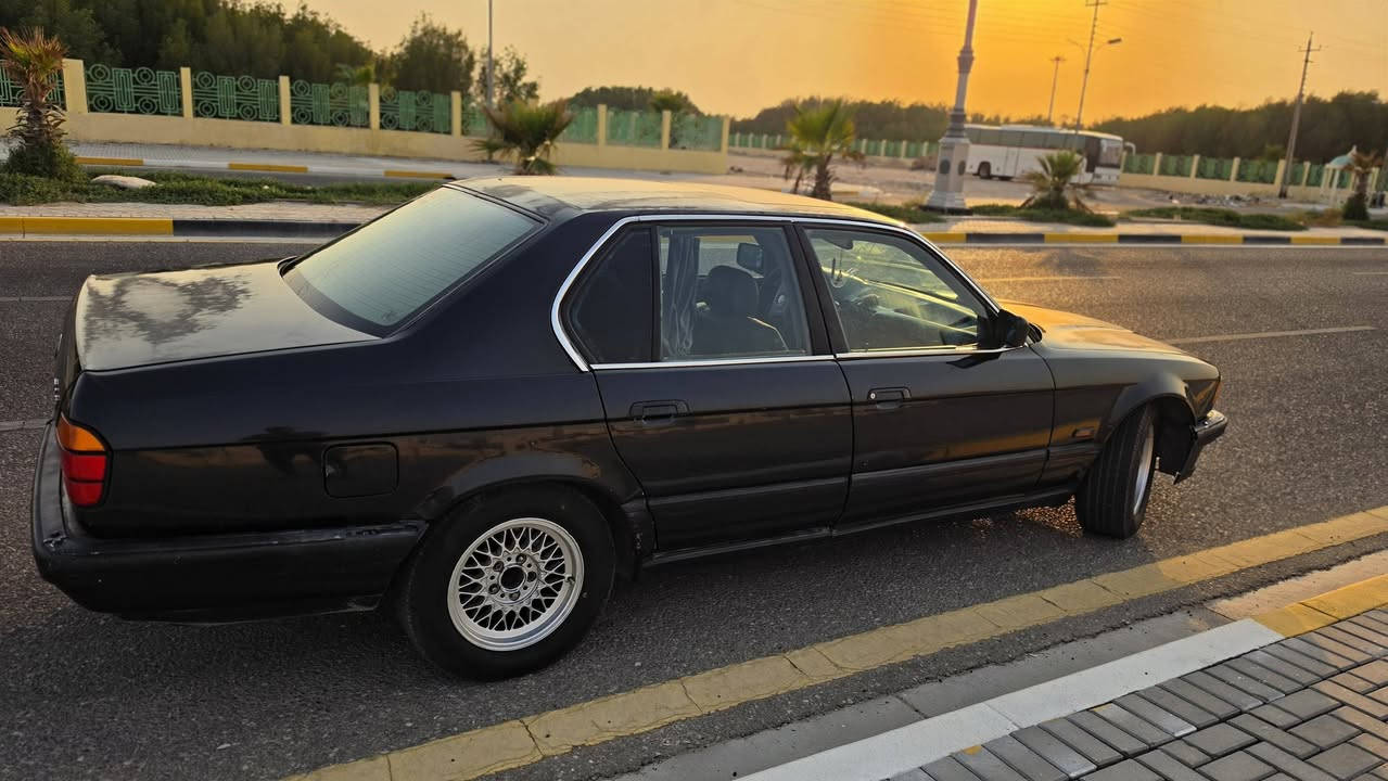 بي ام دبليو 744i • V8 • رقم بغداد