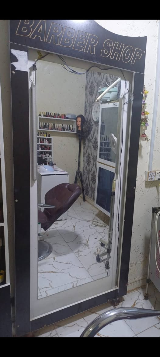 سلام عليكم
ميزالمليون ومريه 
ومريه طولانيه وجام خانه لبيع بسعر مناسب اتصل على الرقم *********** بصرة كلمن وسعرها
