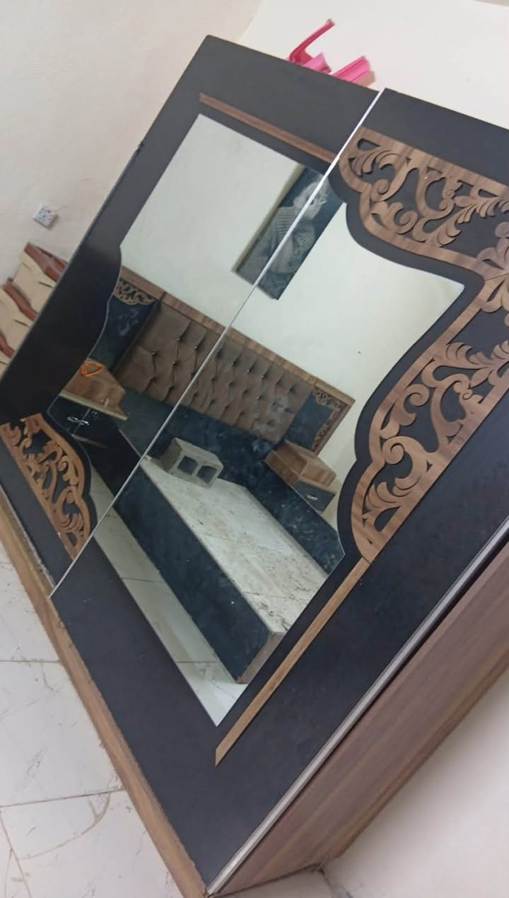 غرفه نوم كامله بيها نقوصات بسيطه أخت الجديده رايدها 115 وبيها مجال بسيط توصيل ماعندي مفتوحه وكامله تجي تحمل والله وياك رقمي ***********
