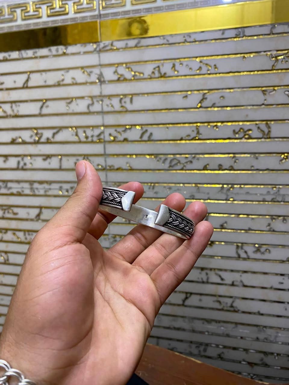 سوار إيطالي سعر الغرام (3500)يوجد توصيل ***********
