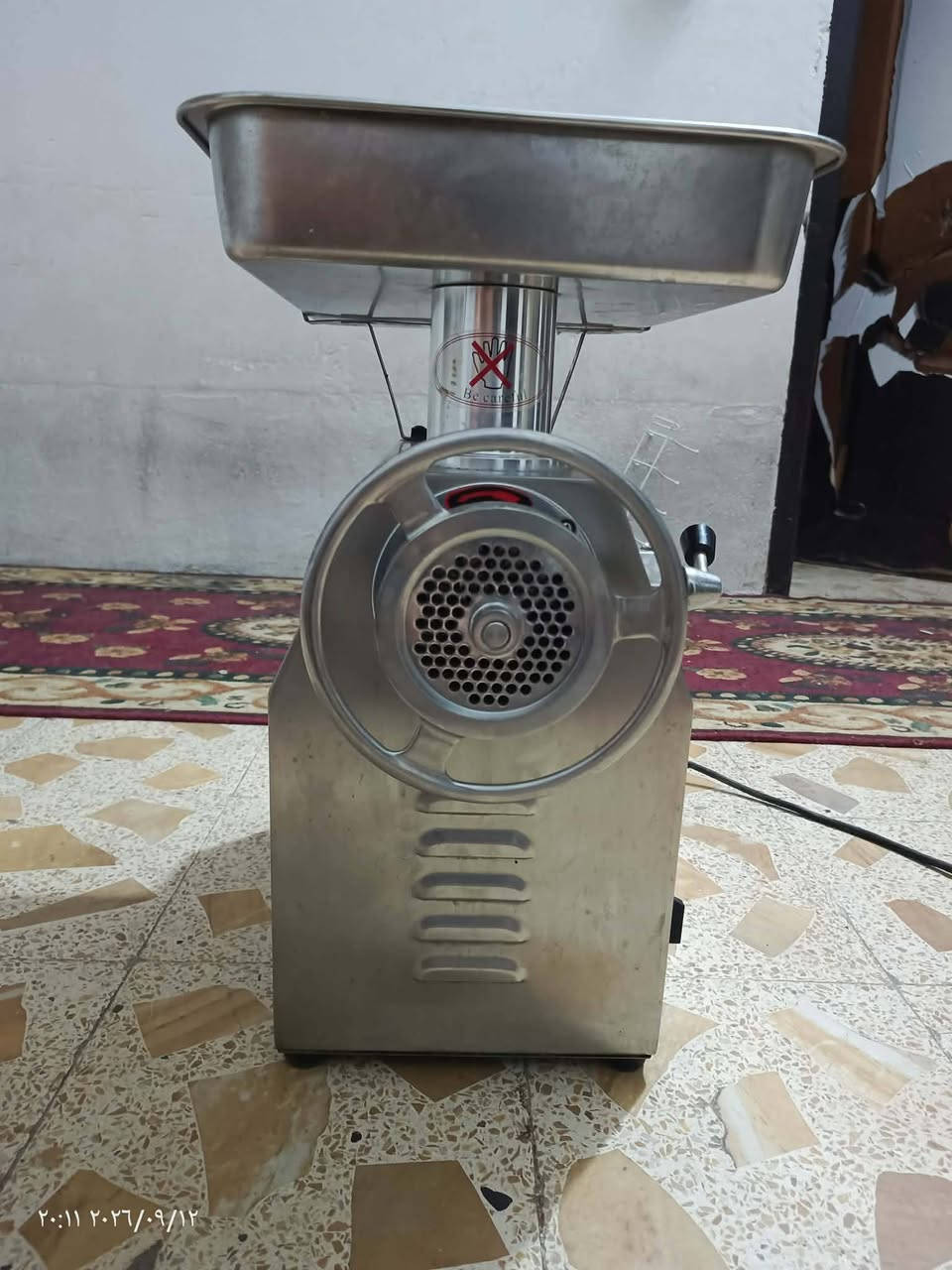 السلام عليكم مثرامه لحم للبيع  حجم 32 ـ TK مستعمله الاستعمال 3 اشهر فقط غراضه كامله بدون اي نقص السعر 500 
الرقم.. *********** واتساب واتصال
