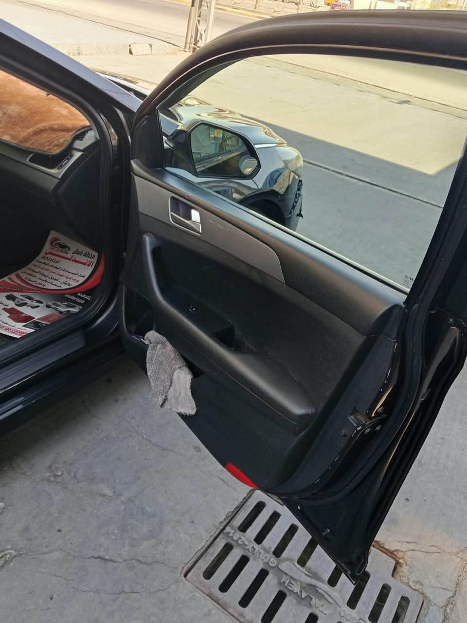 سلام عليكم 
سوناتا للبيع وارد كوري مديل 2020  سياره داخله كفاله عامه بيه بس صبغ بيه قطعتين فقط ولباقي كفاله  عامه من الحادث محرك 2000 دوش موصفات عاديه سياره حره باسمي رقم بصره  السعر 150 وبيه مجال للطيبين للتواصل  ***********
