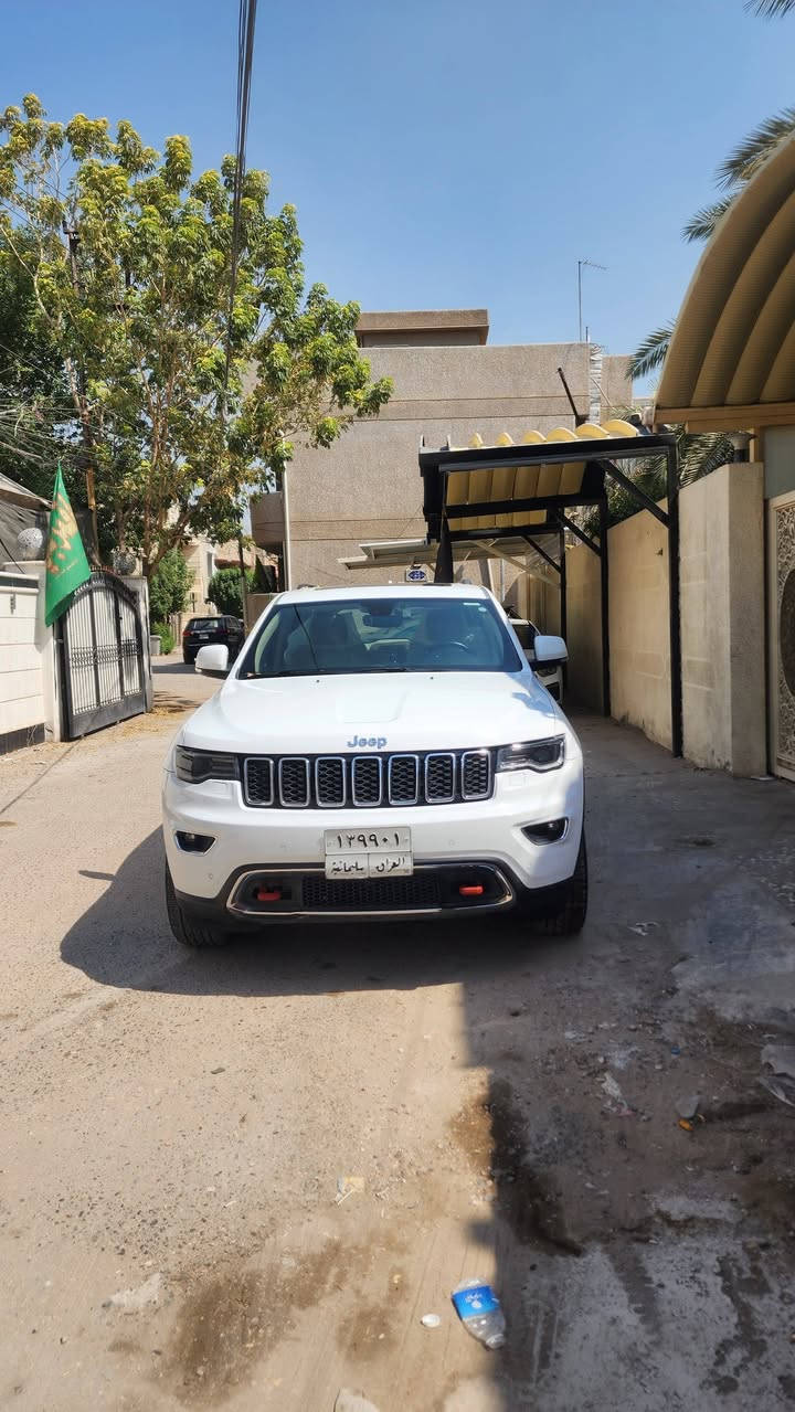 السلام عليكم للبيع جيب لمتدد limited 2019 خليجي

المحرك: 3.6 لتر 6 أسطوانات (V6) 

المواصفات:
*نظام دفع رباعي  4X4
*بخاخ ماء لعدسات الايتات الاميامية
*فتحة سقف بانوراما 
*الصندوق كهربائي
*ويل المنيوم قياس 20 انج
*شاشة التحكم الرئيسية لمس بنظام Uconnect  مع نظام ملاحة
*تحذير النقطة العمياء
*حساسات امامية وخلفية
*كاميرة خلفية دوارة
*نظام مانع تصادم خلفى اوتو بريك
*مقصورة الركاب من الجلد الفاخر
*المقاعد الامامية مبردة ومدفأة
*المقاعد الخلفية مدفأة
*مقاعدة امامية كهربائية 
*المقعد الامامي ذاكرة 
*نظام ابل كار بلاى و اندرويد اوتو لاسلكي
*نظام صوتي فاخر 9 سماعات من ALPINE
*دخول ذكي (بصمة)
*نظام التشغيل عن بُعد
*مرايا خارجية قابلة للطي كهربائيًا مدفئة
*مصابيح أمامية أوتوماتيكية مع مصابيح نهارية وكشافات ضباب LED 
*نظام التحكم التلقائي في الضوء العالى
*ماسحات زجاج أمامي حساسة للمطر
*انماط قيادة متعددة رياضية وللطرق الوعرة
*وسائد امان هوائية أمامية/جانبية/ خلفية.

مكفولة ما عدا بارد بسيط بالباب الخلفي والامامي جهة الراكب والصندوق موضح بالصور 

ماشية 117 الف كيلو متر رقم سليمانية
السعر المطلوب 250 ورقة 
مكان السيارة بغداد حي تونس
***********
