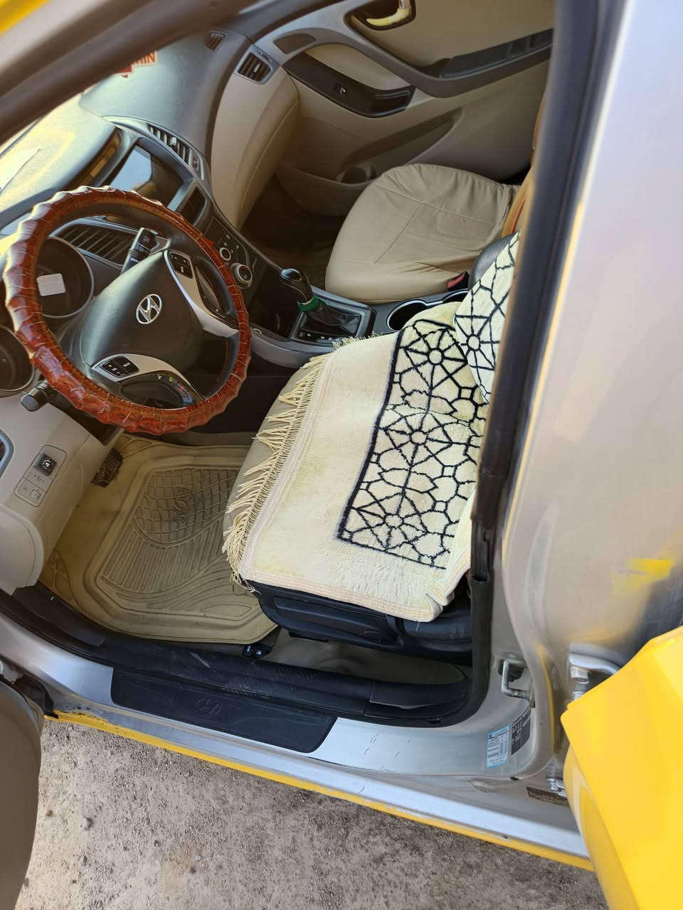 سلام عليكم النتر لبيع موديل ١٥خليجيه سياره حوله مكينه كير كفاله تبريد حلو بدو ضربه شاشه لاندرويد كامره خلفيه دوشمه     مكان سعر 90وبيه مجال للطيبين سياره ميسان واي ستفسار هذا رقمي ***********
