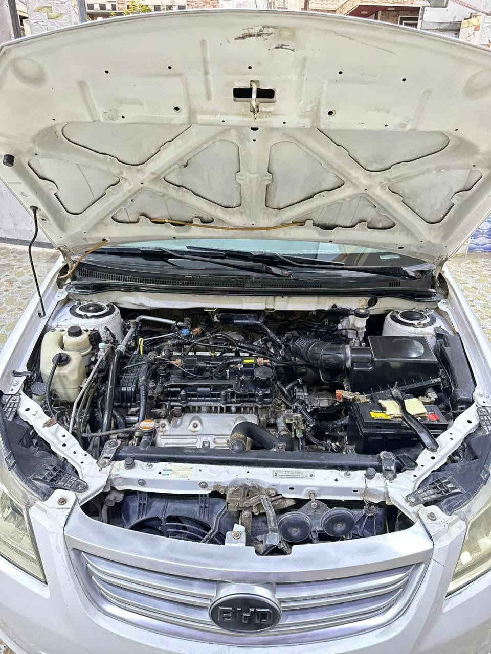 السلام عليكم BYD موديل ٢٠١٢ رقم بابل الجديد 
السيارة بيها الكير يبوش اتوماتيك واريد ابيعها على وضعها 
مواصفات السيارة بدون ضربة بيها بارد باب الراكب وخشم الجاملغ جهة السايق كهربائيات كامله
شاشة  فتحتة سقف 
كامرة 
حساسات شغالة 
تحكم بالمري 
لايت عالي زنون 
اشاير بالمري 
محرك ١٨٠٠ اقتصادية بصرف البنزين 
صاحبها يريد عقد مروري مباشر 
سعرها    ٤٢   وبيها مجال 
ادامة كاملة من دهن 
ماء زيتي الاصلي 
سيارة ناعمة بالمشي تجي وتفحص 
*********** الاتصال على هذا الرقم
ملاحظة اني موظف فقط عصرا الي يريدها ويتدلل
