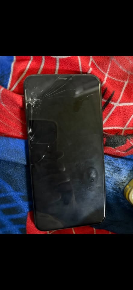 سلام عليكم ايفون ١١ برو ماكس للبيع 
ذاكره 256
مبدل بطاريه 
شاشه مكسوره بس شغاله اصليه مامبدله 
دبل شريحه
بغداد الشعب 
***********:واتساب

السعر:175
