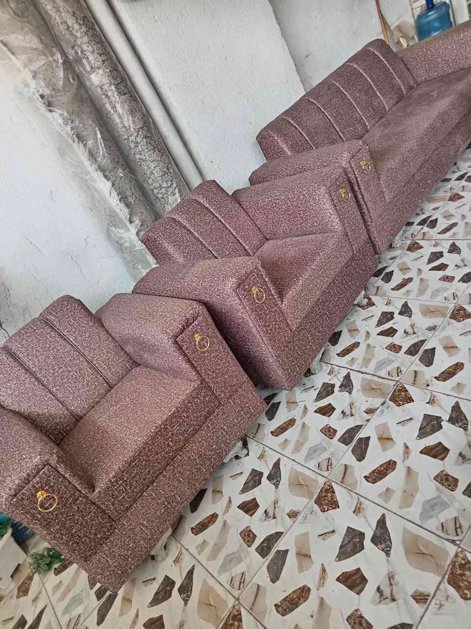 للبيع تخم كرويتات تسكام خشب روسي اسود وسفنج اصلي مضغوط مكانه كربلاء  حي العامل السوگ الاخير.. عشر مقاعد.. جديد امس وصل من المعمل لكن سبب البيع الباب صغير.. سعره ٥٠٠  وبيه مجال للشراي ت *********** واتساب ماسنجر مفتوح للشراي..
