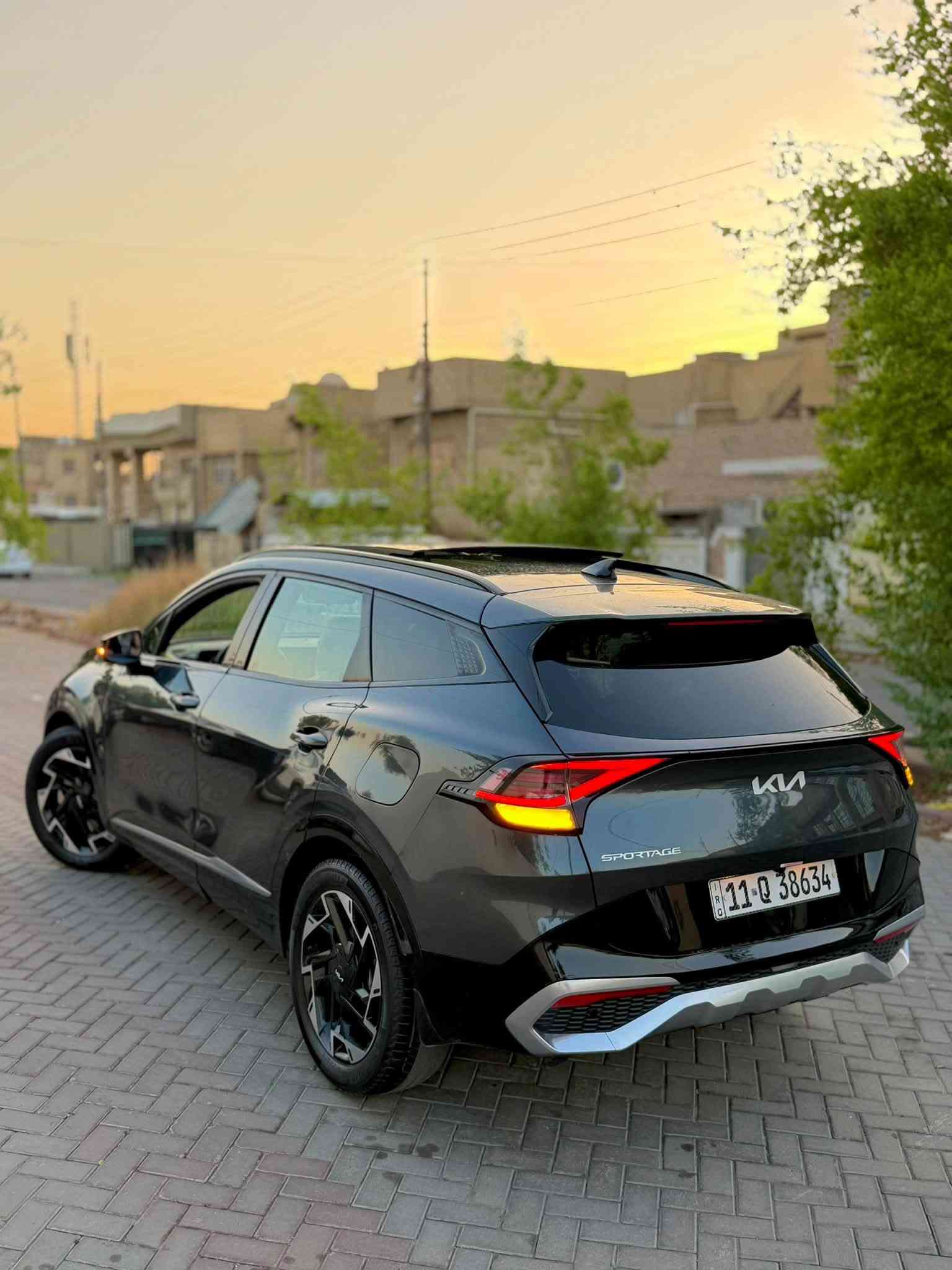 2023 kia sportage. (Vib) SX- داخل احمر❤️prestige
اعلى فئه برستيج جديده 

وارد امريكي طخه فقط بلباب وهلال الجاملغ

مواصفاتها :

1. محرك 2500

2. كير 8 نمر 

3. بانوراما

5 كامرات محطيه

1. بصمة : تشغيل - ابواب - صندوك

2. صندوك كهرباء

كشنات تدفئه و تبريد

1. شاشة كبيرة على طول الدشبول دجتل كامل

2. كيجات الكترونية متغيرة حسب الوضعيات

3. انظمة القيادة : سبورت - سمارت - نورمال

4. كشنات داخل احمر المرغوب

5. كراسي كهرباء فول تحكم مع كشن ميموري

6. اضواء ترحيب عند الاقتراب مع ترحيب داخلي عند الصعود او المغادرة

7. شحن وايرليس

8. منافذ تايب سي عدد 3 مع 2 في الكشنات ومنفذ يو اس بي ومنفذ جداحة

9. هاند بريك بصمة

10. اوتو هولد

11. كاميرات عدد 5زاوية 360 مع كاميرات بالاشارات الجانبية مع وضعيات مختلفة للكاميرات

12. فول رادارات امامية وخلفية وجانبية

13. تحديد مسار ذكي

14. قيادة أليه ذكية

15. نقطة عمياء

16. كروز سرعة

17. تبريد وتدفئة كشنات مع تدفئة ستيرن

18. سستم صوت هارمان كاردون

19. خزن كشن سائق ميموري وضعيتان

27 وضعيه تغير صوت المحرك

1. اشاير بالمري

2. تشغيل عن بعد

3. شاشة لمس متغيرة لتحكم الميديا او لتبريد

4. ستيرن فول تحكمات

السياره فول ١/١

للبيع فقط بدوون مراوس السعر 198
***********
