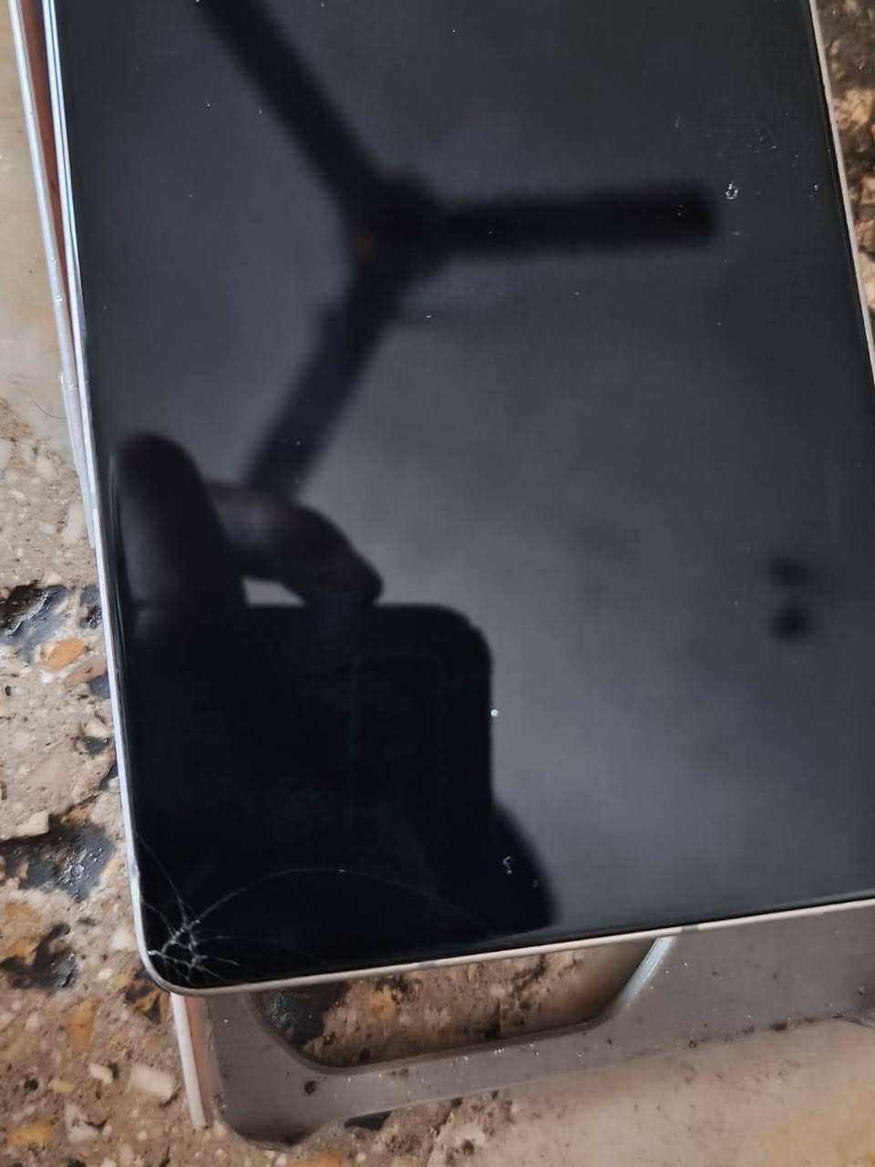 انفنكس Note50 pro
كامل ملحقاته عدى الشاحنه 

بي كسر بطرف الشاشه ما مأثر على الشاشه 

سعره 250الف 

 باقي التفاصيل خاص 

عنواني بغداد
***********
