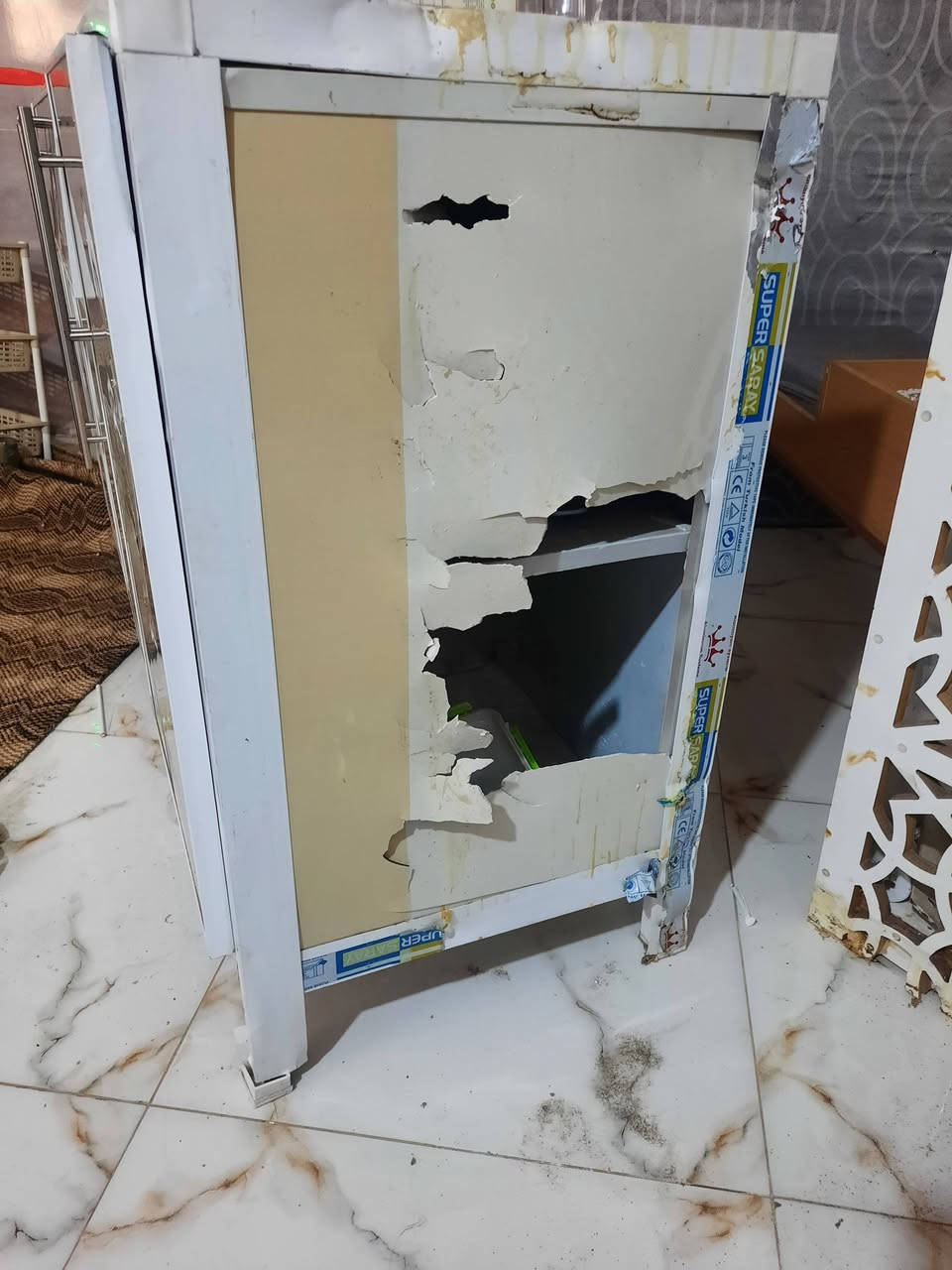 كاونتر نظيف بسعر مناسب
بي قطعه صفح مكسوره وتصليحها بسيط 
الشراي فقط خاص او اتصل ***********
