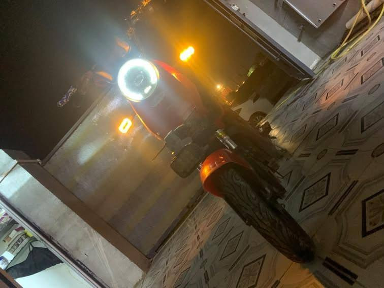 السلام عليكم ماطور شحن للبيع اربع بطاريات كهربائيات كلها شغاله بس الجوزه متشتغل اشغل جطل 3سرع يمشي 99حجم 14 موديل 2025السعر 225 وبي مجال وهذا رقمي *********** مكاني تكريت حي الشهداء
