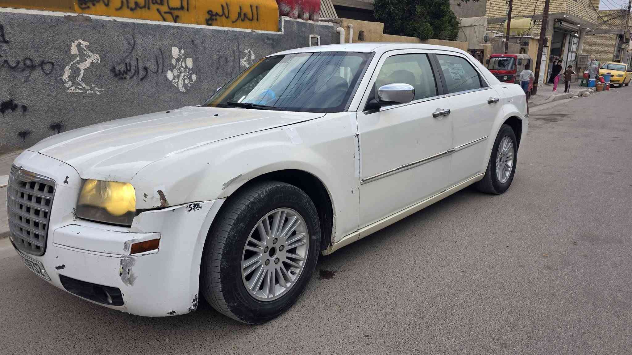 السلام عليكم ..
اوباما 2009 امريكي 
السياره حادثها خلفي جاملغ الايسر 
وبيها طخات بسيطه لا لغد لا شاصي لا كص 
مكينه جديده بيها .. السياره رقمها بغداد (بسمي)
مكاني بغداد مدينة الصدر حي الكوفه 
قرب تقاطع كسره وعطش 
سعرها 88 $ وبيها مجال بسيط 
رقم ***********
