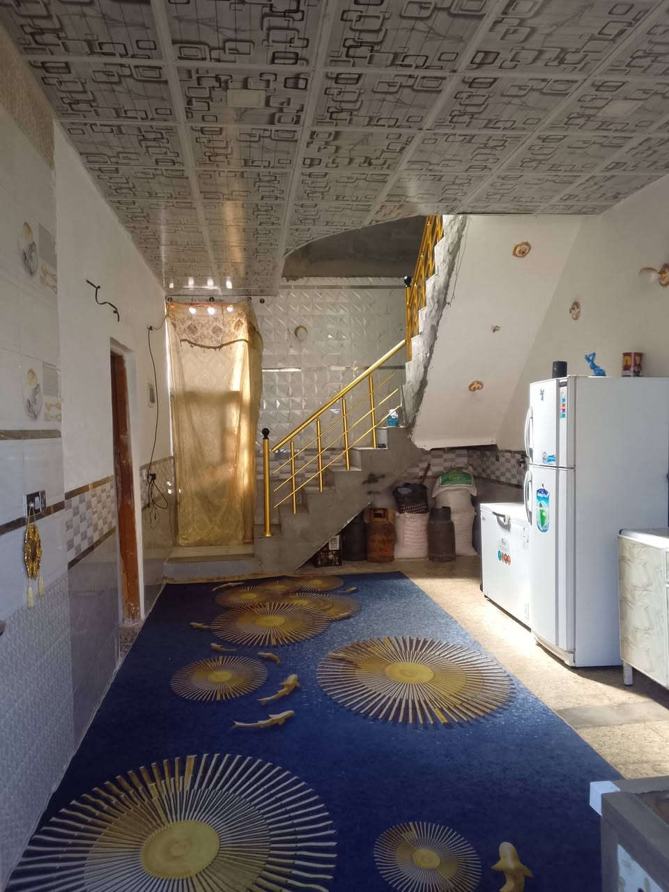 السلام عليكم اخوان بيت لبيع في لحر منطقت الرشديهه 
مساحه 100.  مربعه.  ***********.
