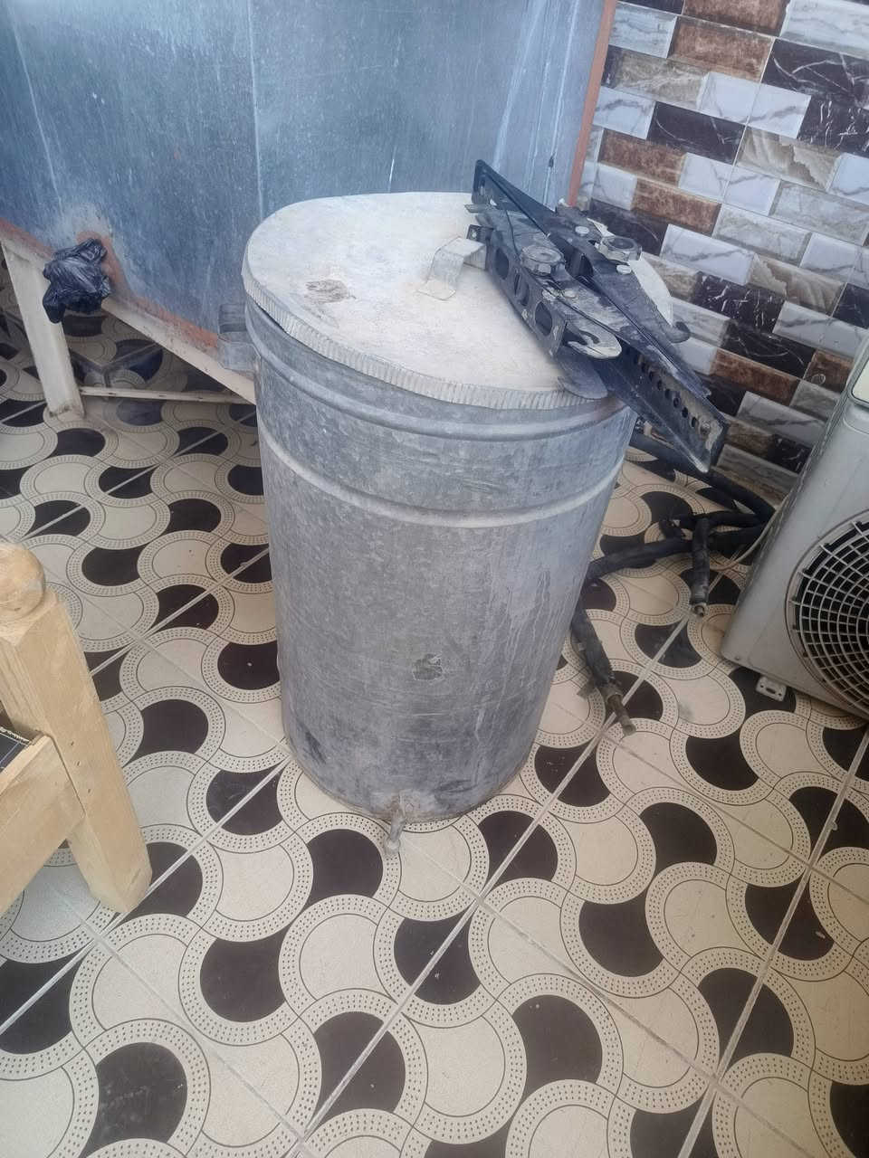 غراض للبيع اي استفسار اتصل بنا على الارقام التاليه ***********
