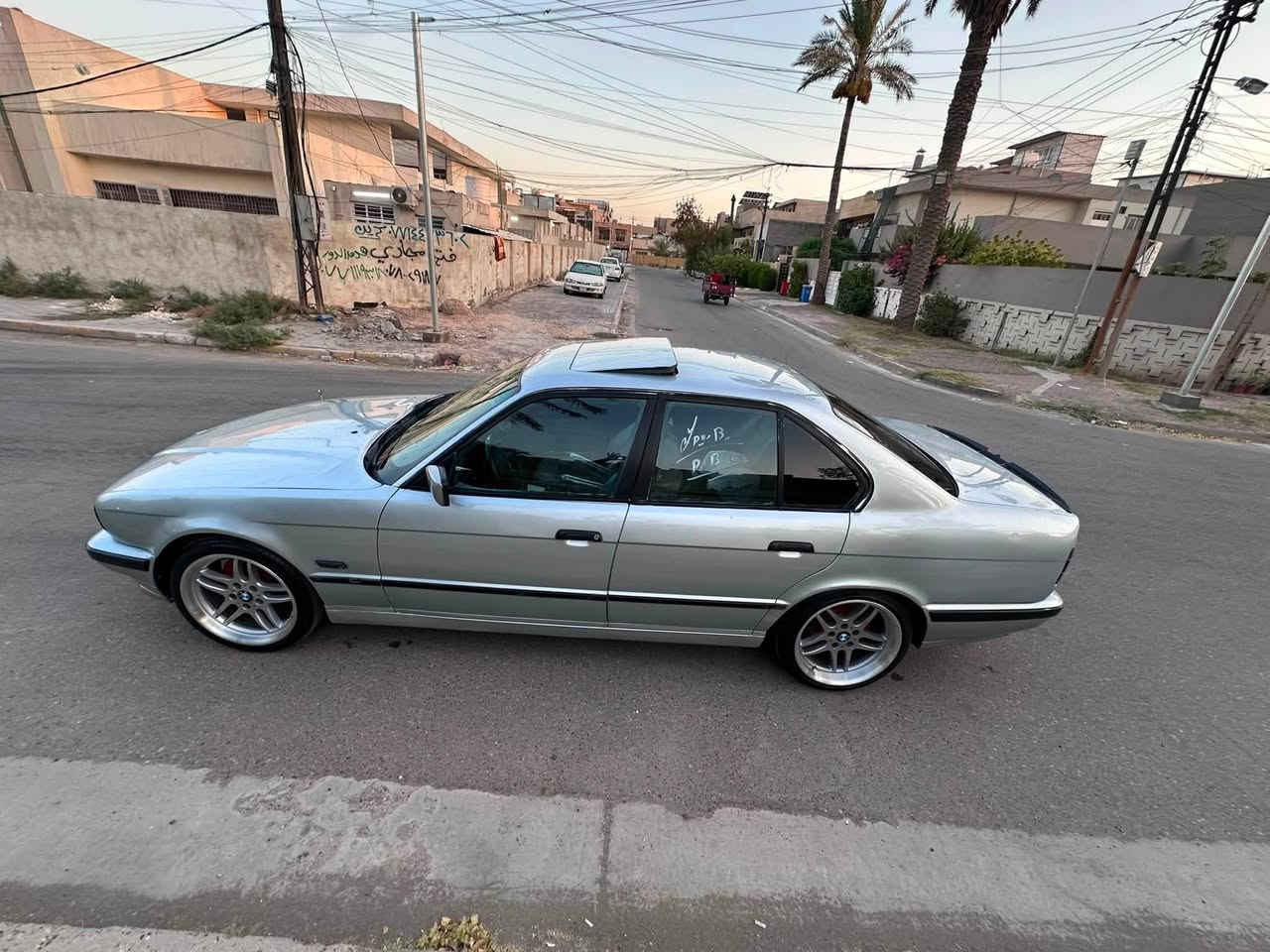 سلام عليكم 
للبيع بي ام دبليو موديل 1994 اصل حجم 525i مسكر فانوس
رقم سليمانيه الدولي سنويه ورقم جديد تحويل شوكت متريد 

كير اوتماتيك بلادي محرك وكير جدد مكفولات من اي شي 

ضفيره من الطول لطول واير جطل ماكو بيها كلها بلادي شركه

صدرين خلفي والصدر المامي جديد تراي كلش حلو وناعمه 

تبريد شغال حماوه ثابته نص منضومت مي كلها جديده مبدل

تخم تاير جديد حجم ١٨ دسكات هاندبريك كلشي بيها شغال 

دبل ارباك دركه ام ويل ام دوس ام مري ام بجم عريض فول 

سياره سلايد روف طكتين بجم عريض دوس مري كله ام بلادي 

داخل جلد رصاصي شاشه سنترلوك ريمونت لايت عدسه زنون 

سياره صبغ جماليه مكفوله من اي ضربه او خياس شرط الفحص

السعر 57 ورقه وبي مجال حق الجيه العنوان بغداد حي الجامعه

*********** للستفسار اتصل ممتواجد ع النت
