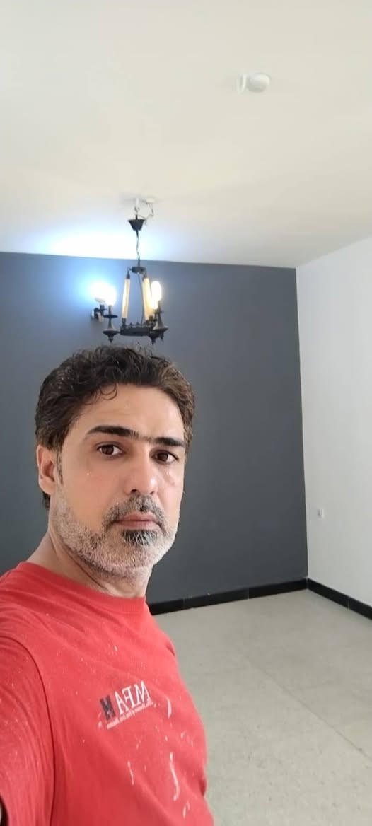 أشتغل صباغ بيوت تصليح بياض صبغ وجهات بنايات عاليه تغليف وراق جدران طلس ستان شغل مرتب ونضيف من @بغداد***********
